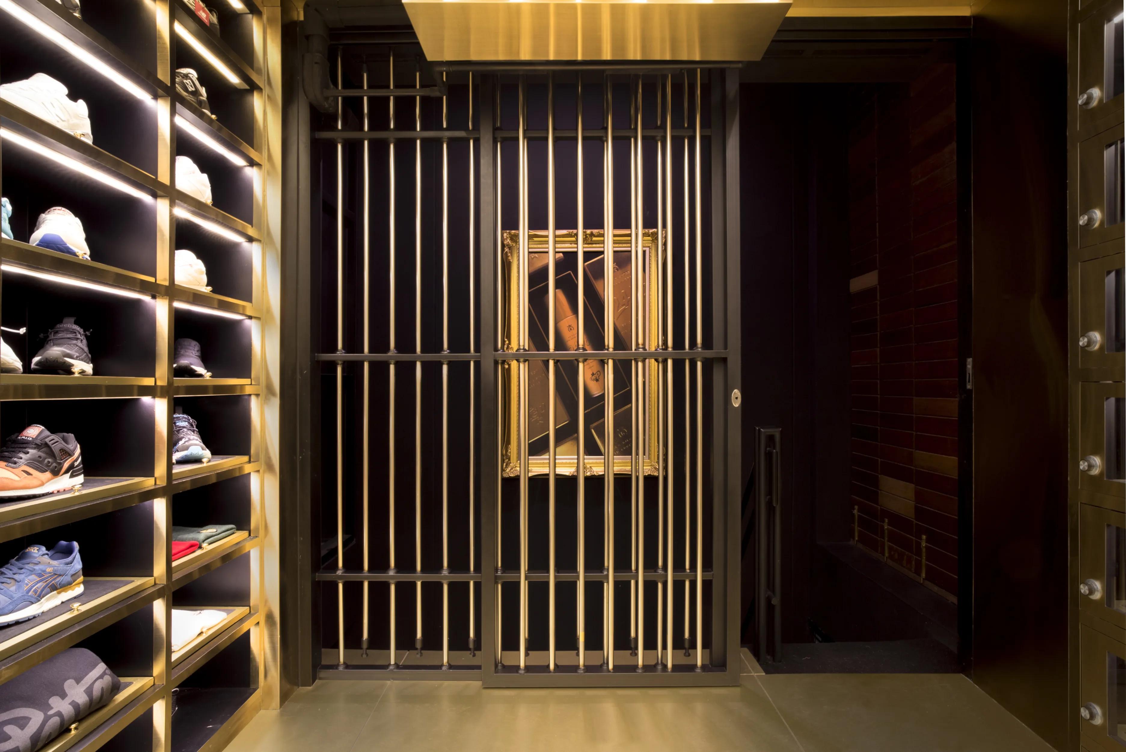 24 Kilates, The Vault