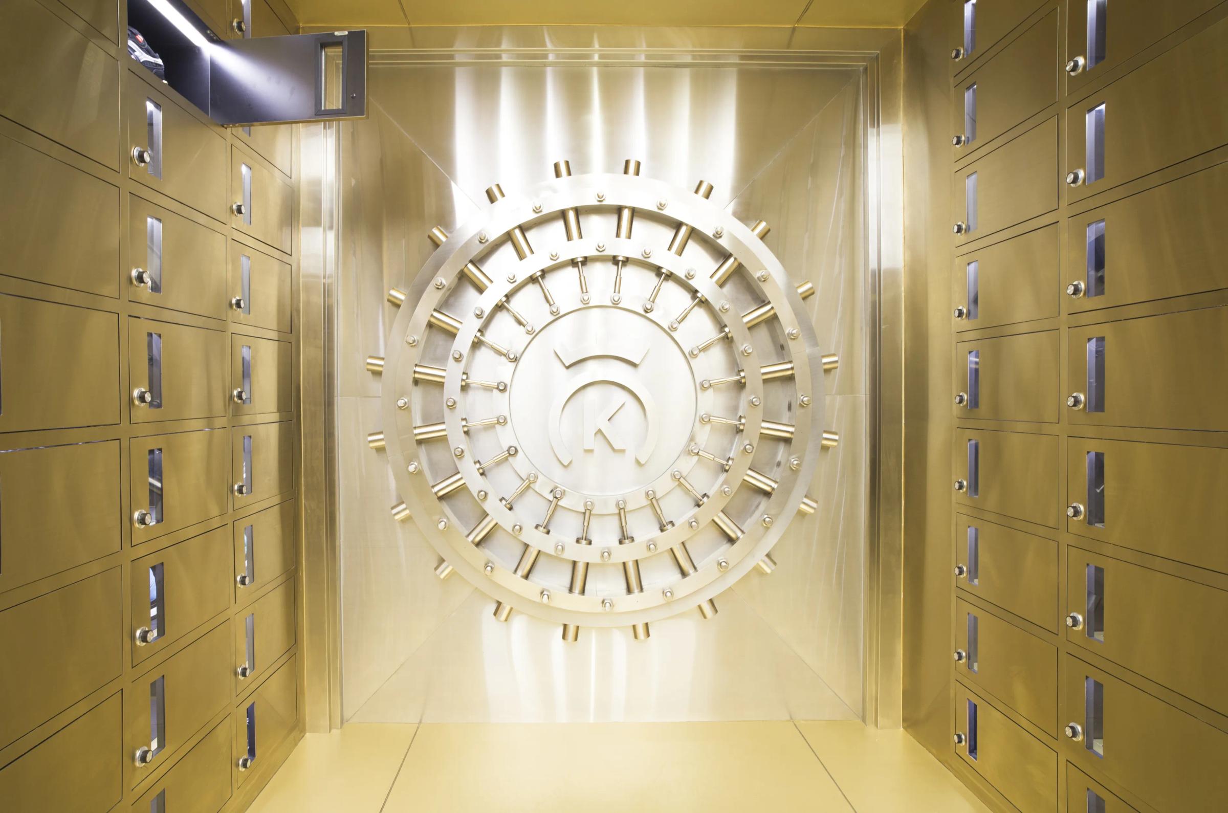 24 Kilates, The Vault