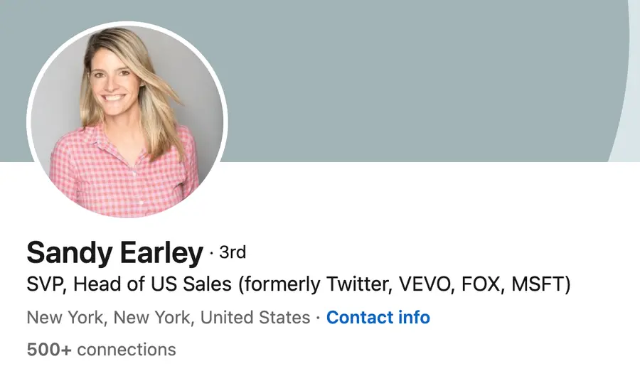 LinkedIn headline example with social proof