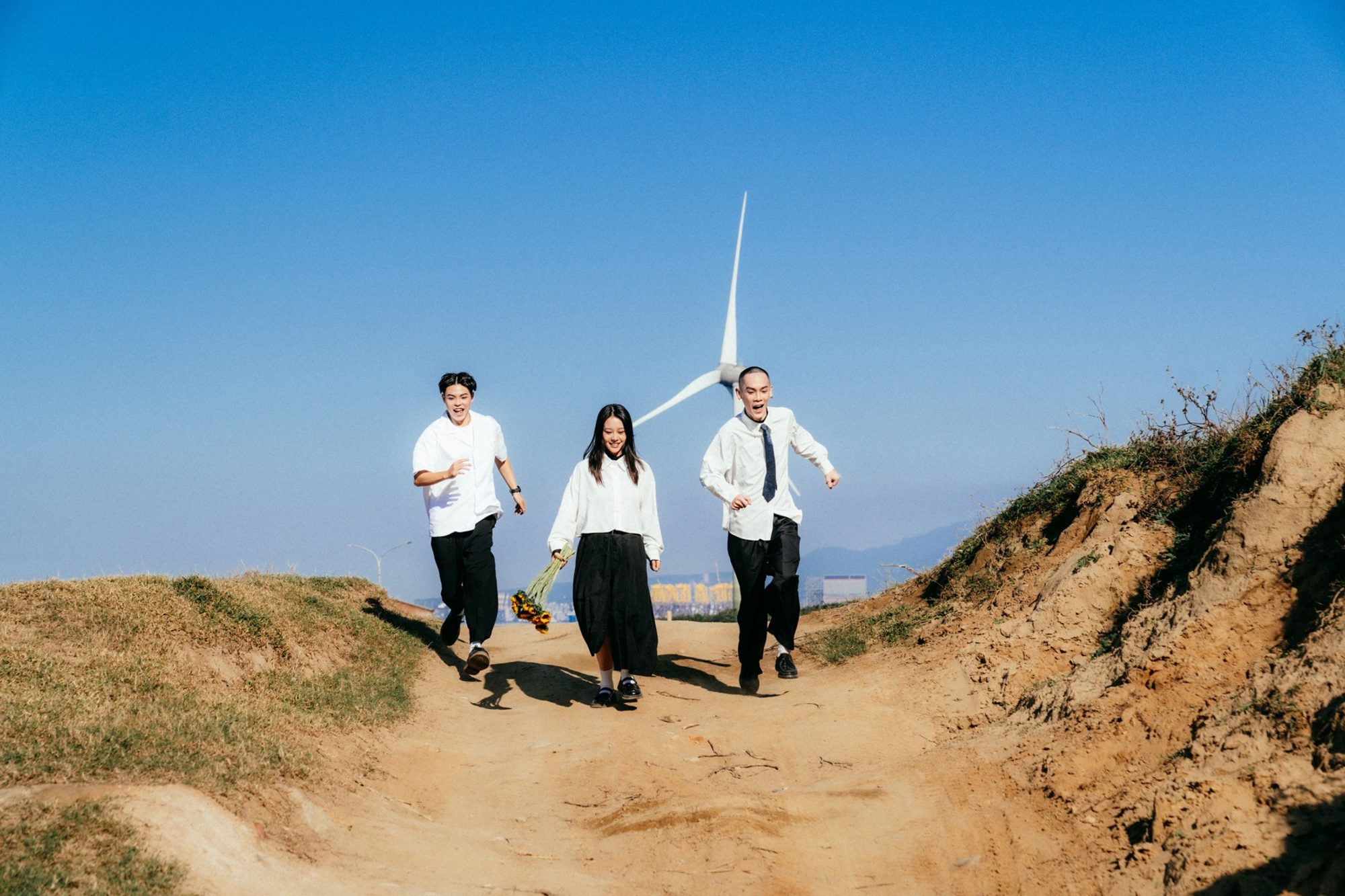 芒狗青 · 2025 官方形象照 — 外景 · SHL00365.jpg