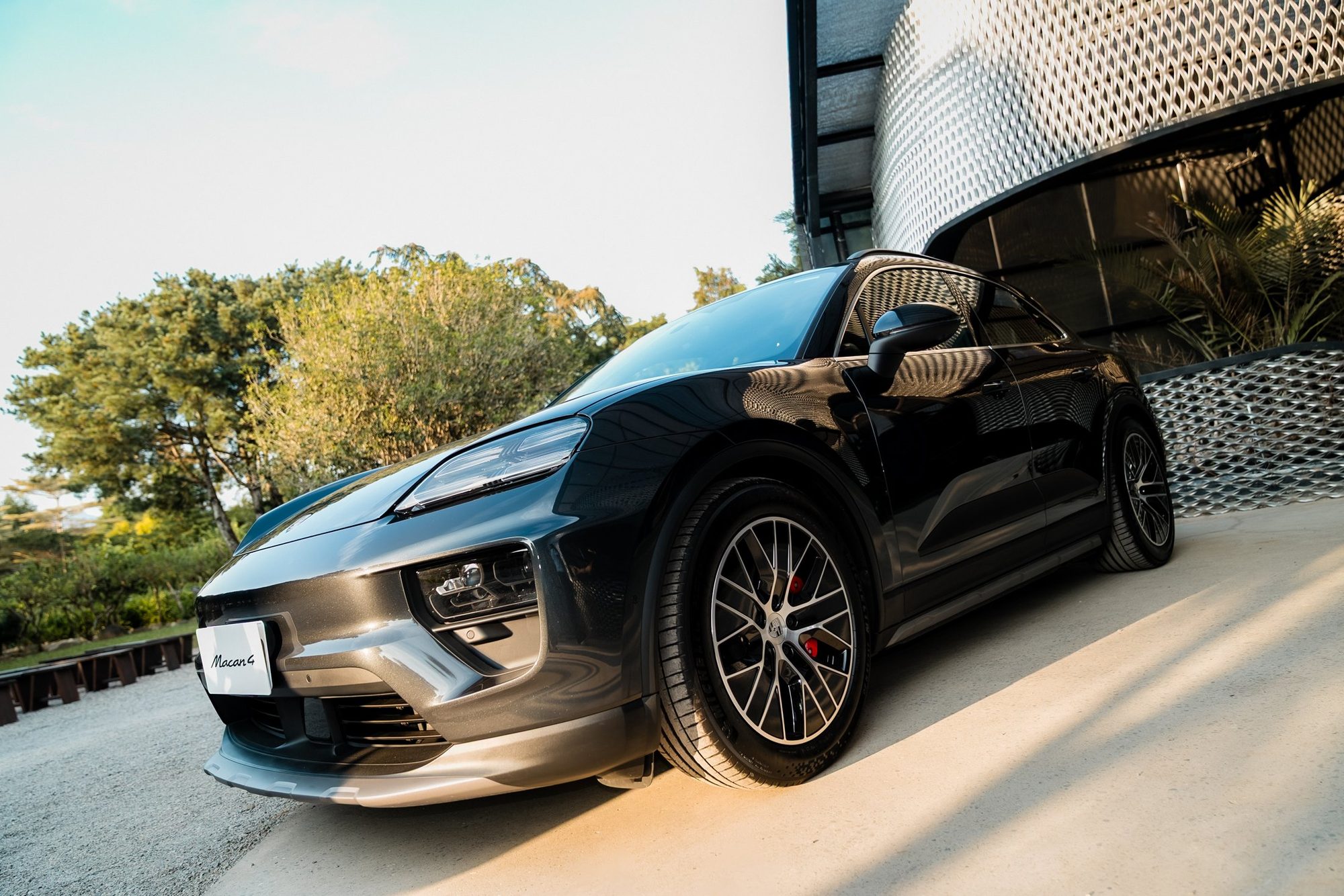 Porsche × StarSleep Studio · RESILIENCE — 95