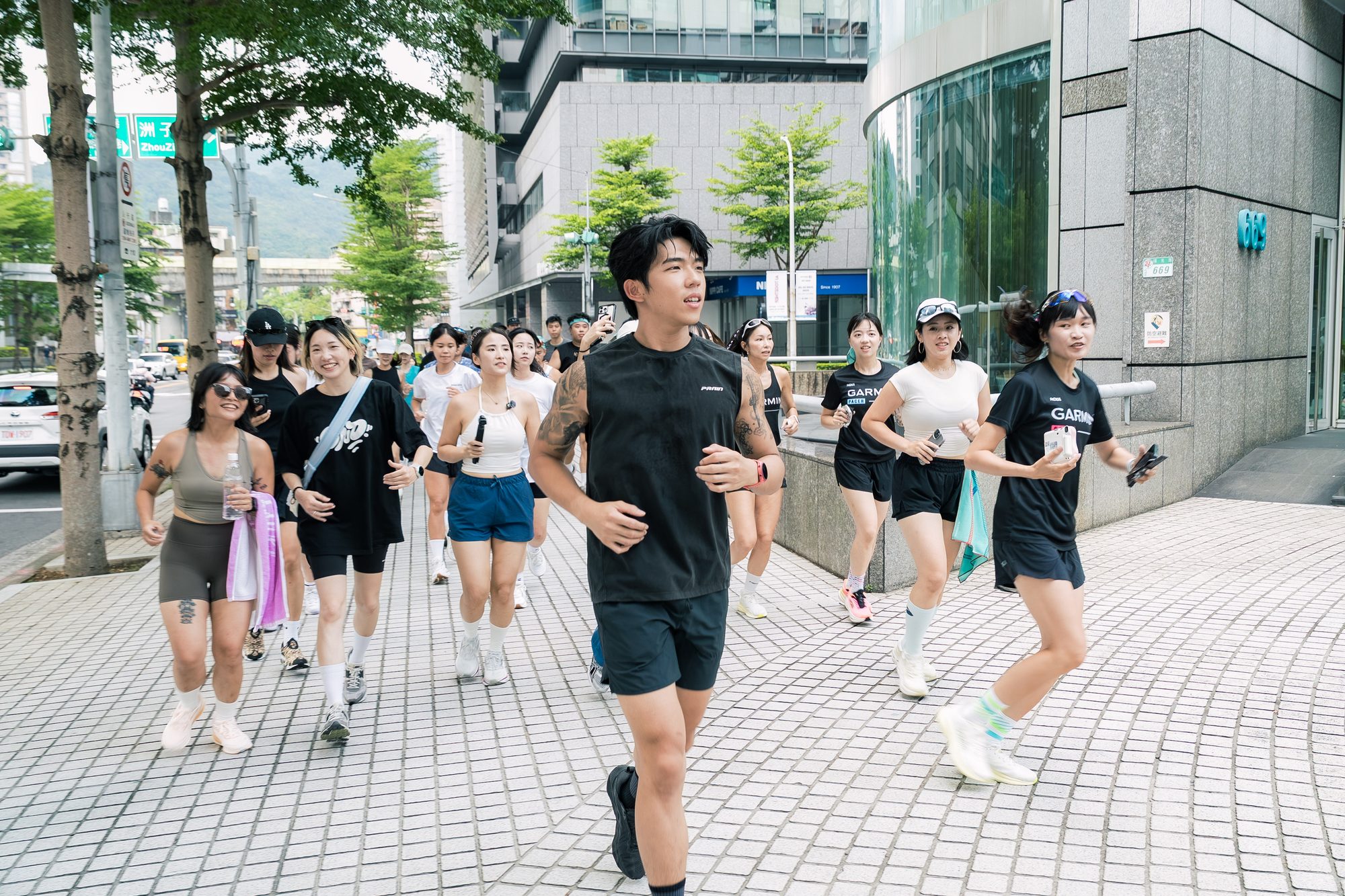 Garmin START WITH FORERUNNER · 1023
