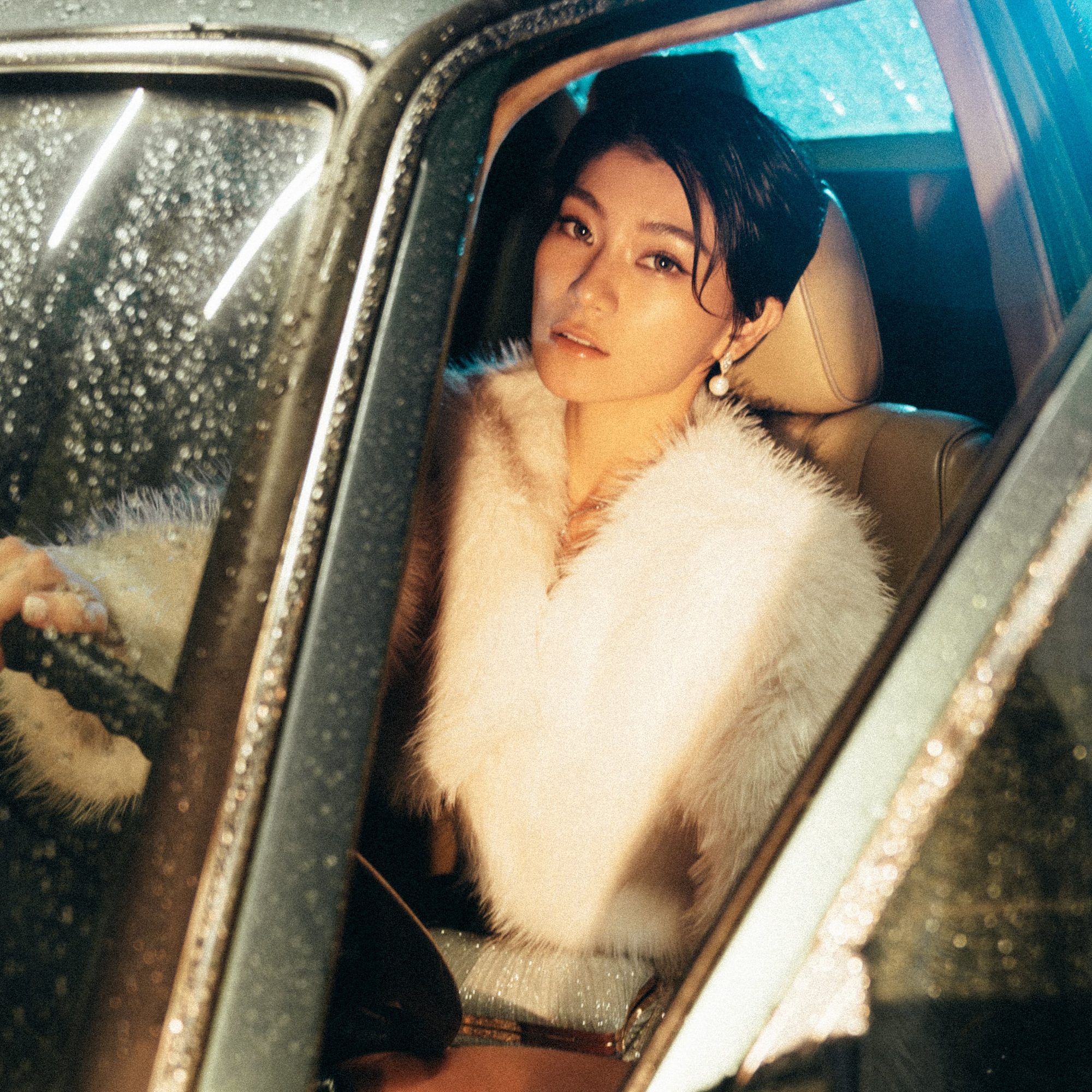 Keril 韋喆《Burn Me Down》MV 劇照 — 42