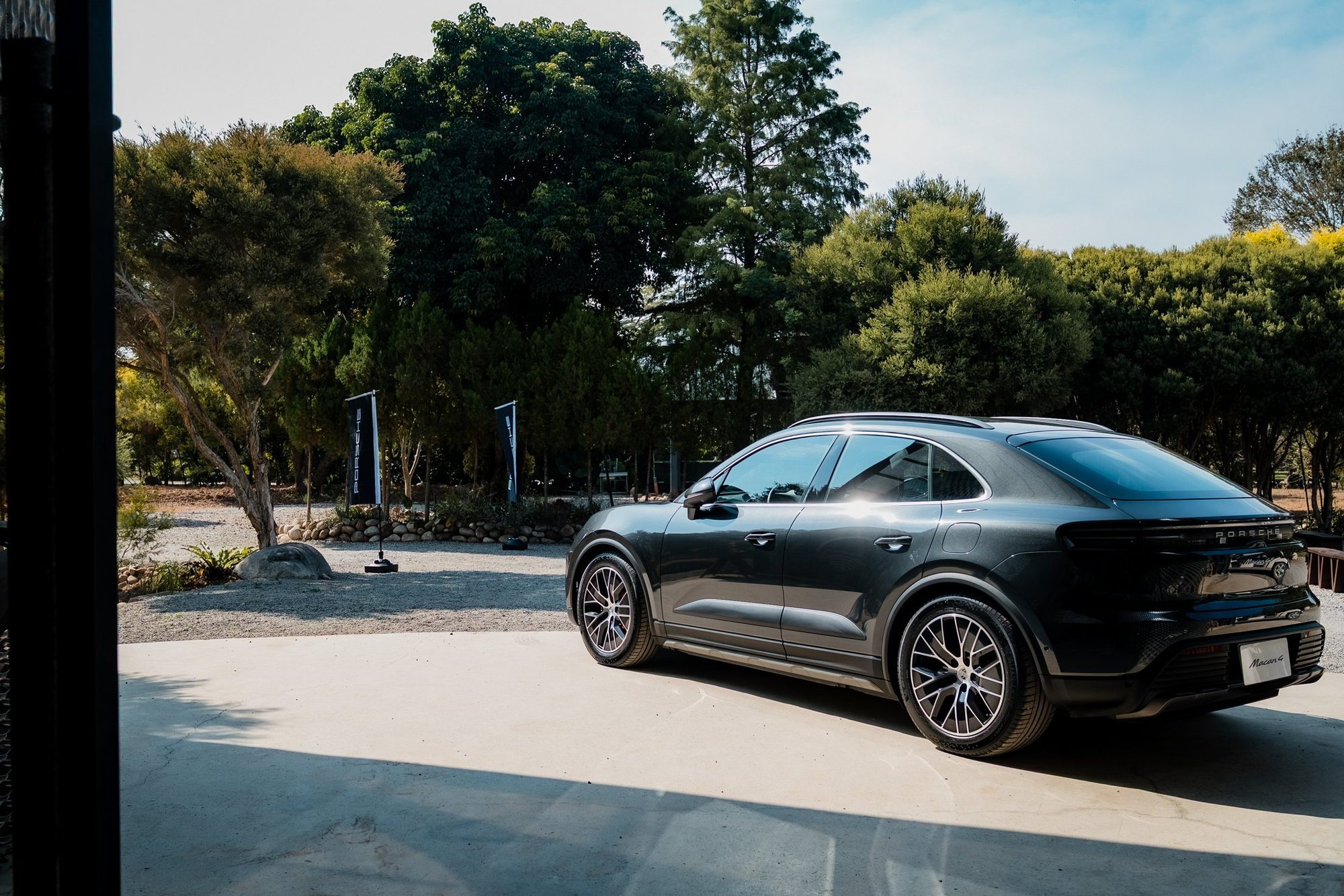Porsche × StarSleep Studio · RESILIENCE — 18