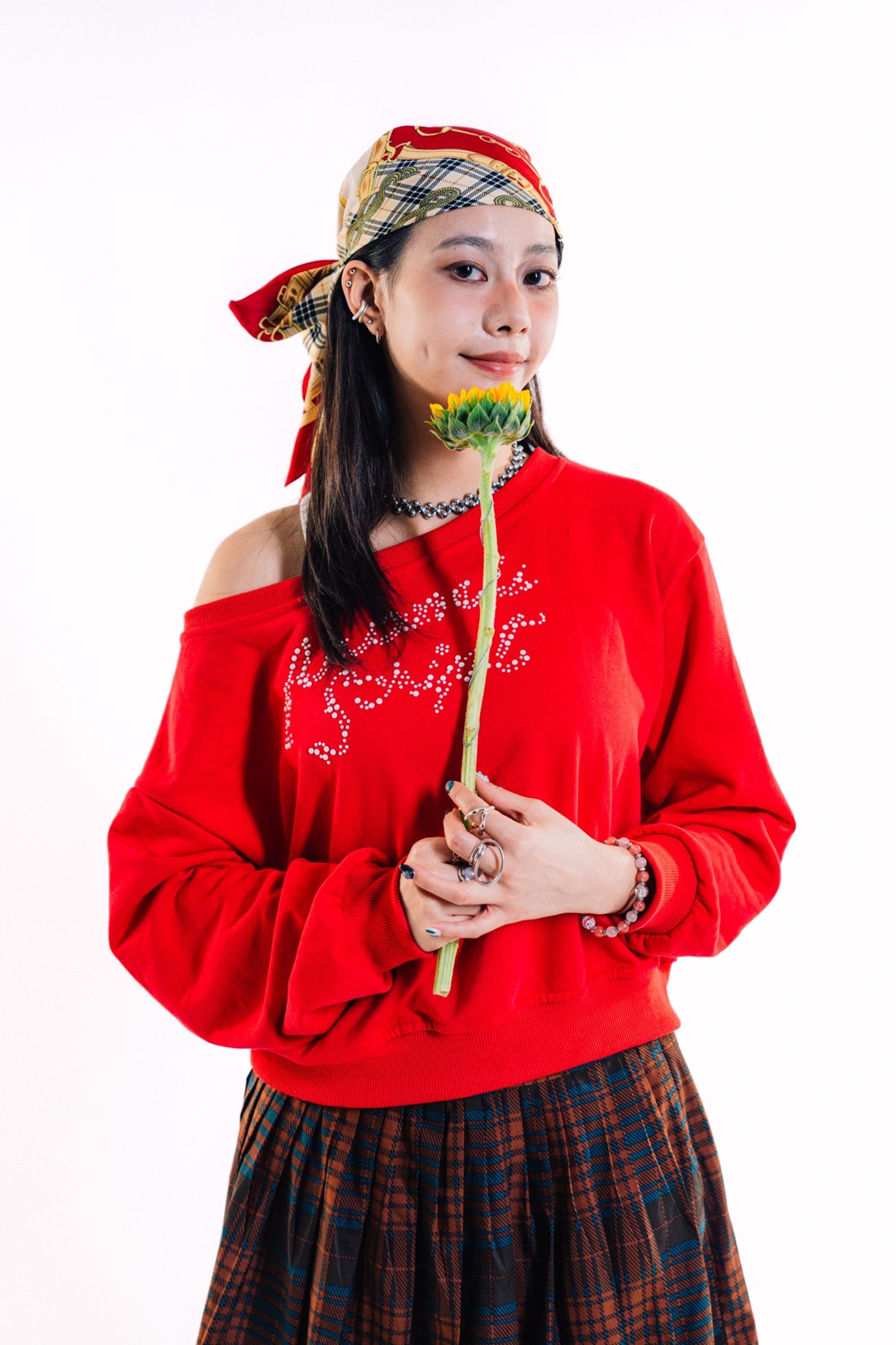 芒狗青 · 2025 官方形象照 — 棚拍 · 莘雅 · 1201 形象照0606.jpg