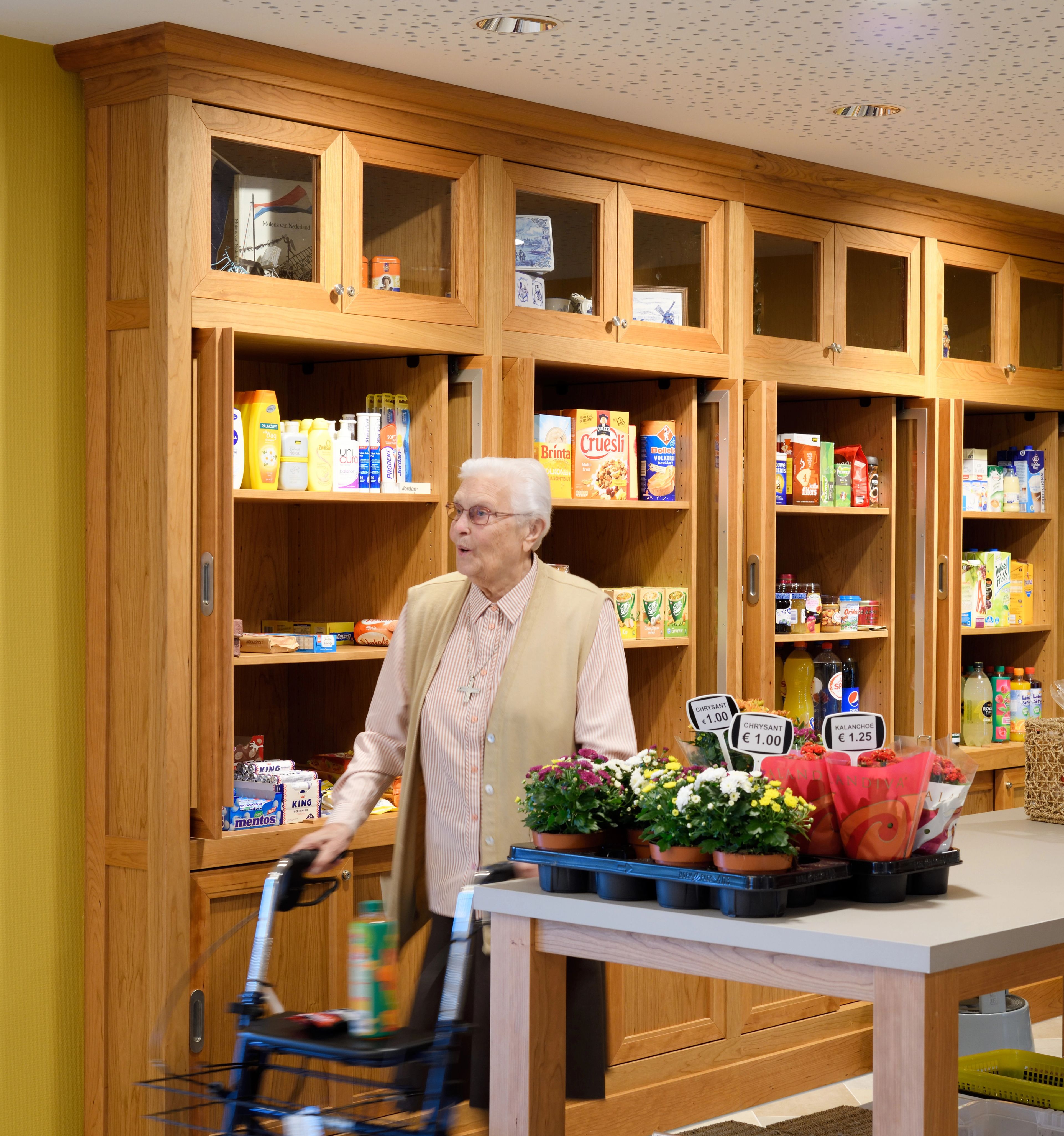 Gastvrouw en winkel Wereldhuis