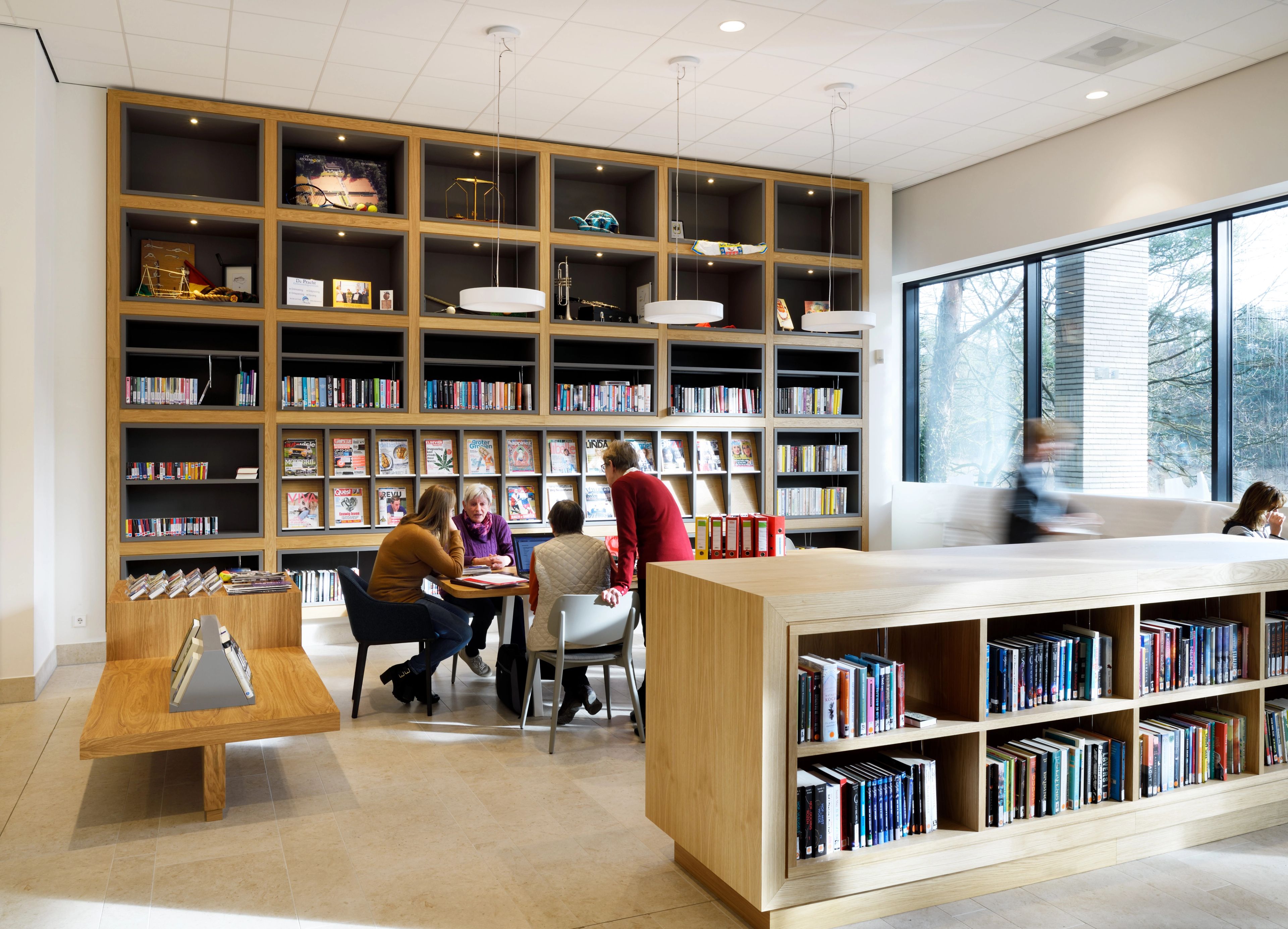 Leestafel bibliotheek Huis van Waalre