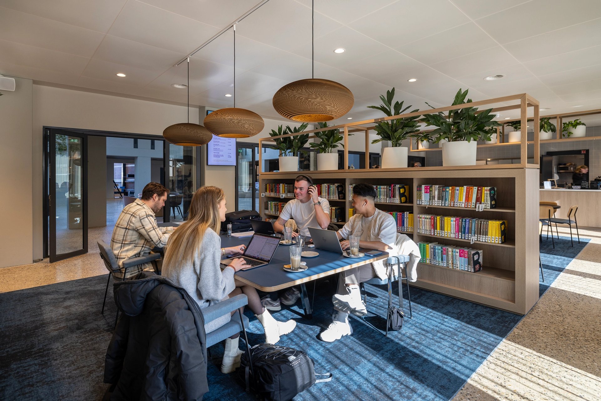 studenten in Huis voor de Samenleving