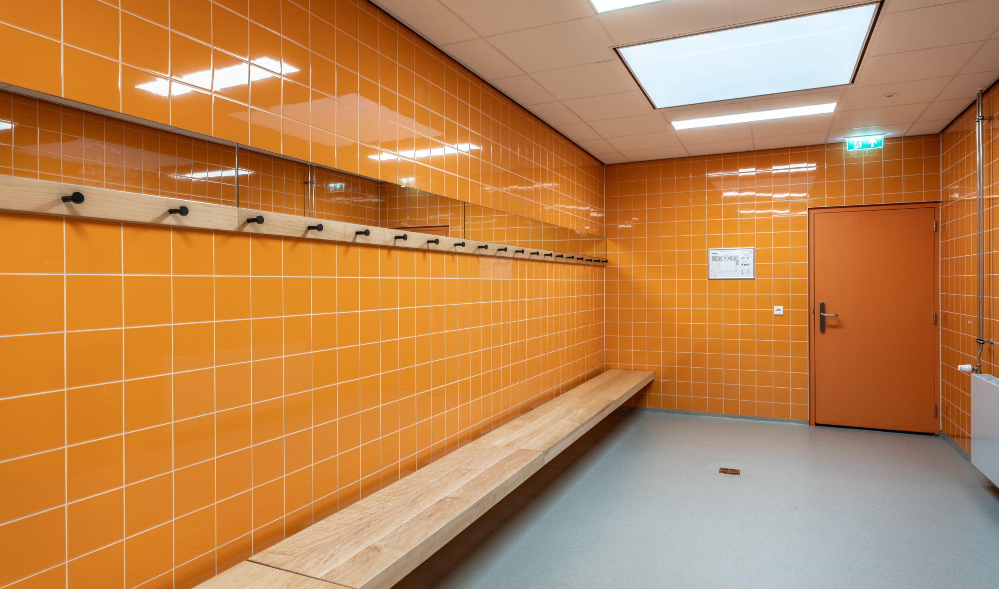 kleedkamer oranje
