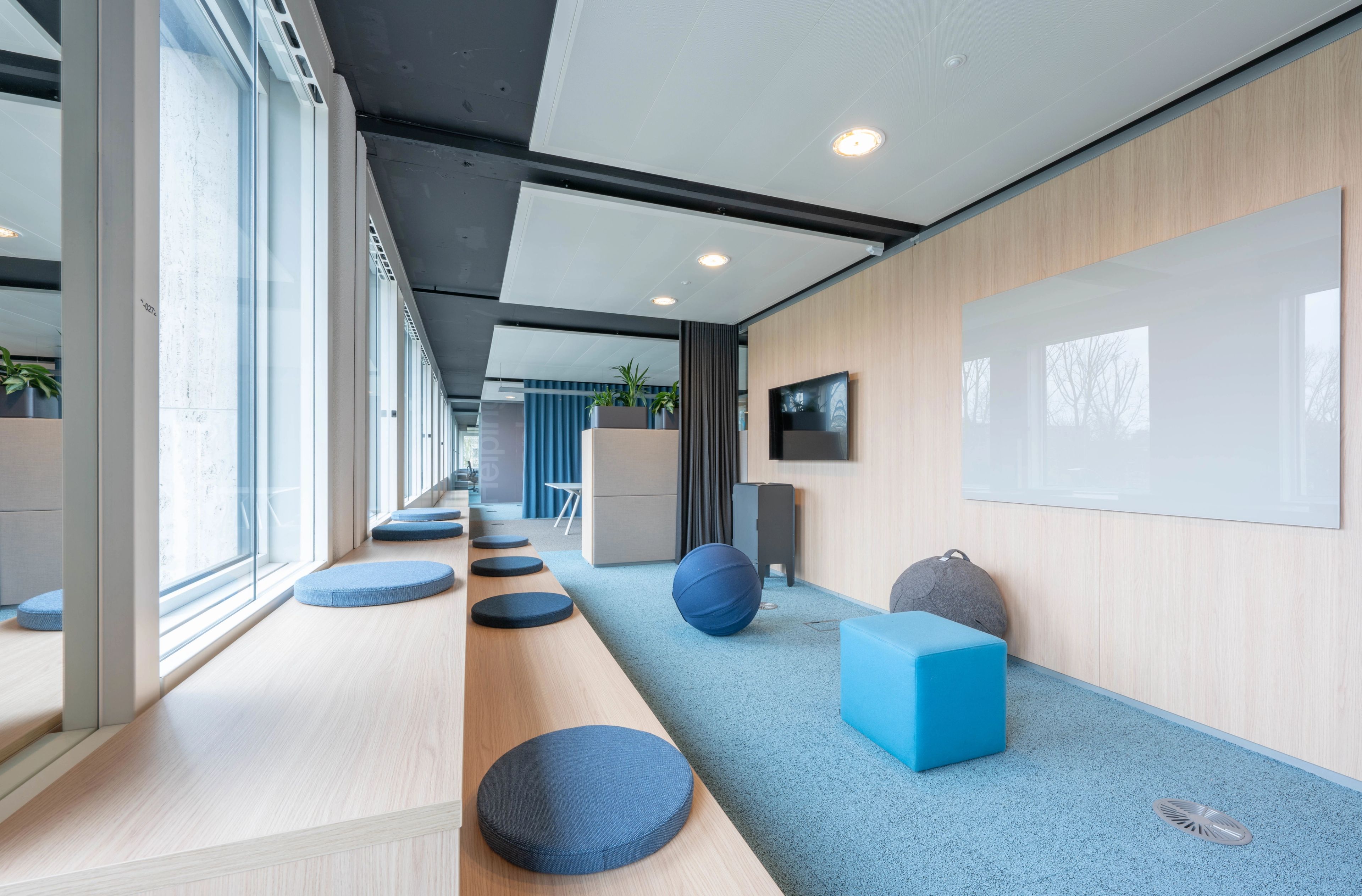 Standup ruimte met tribune Aegon Den Haag