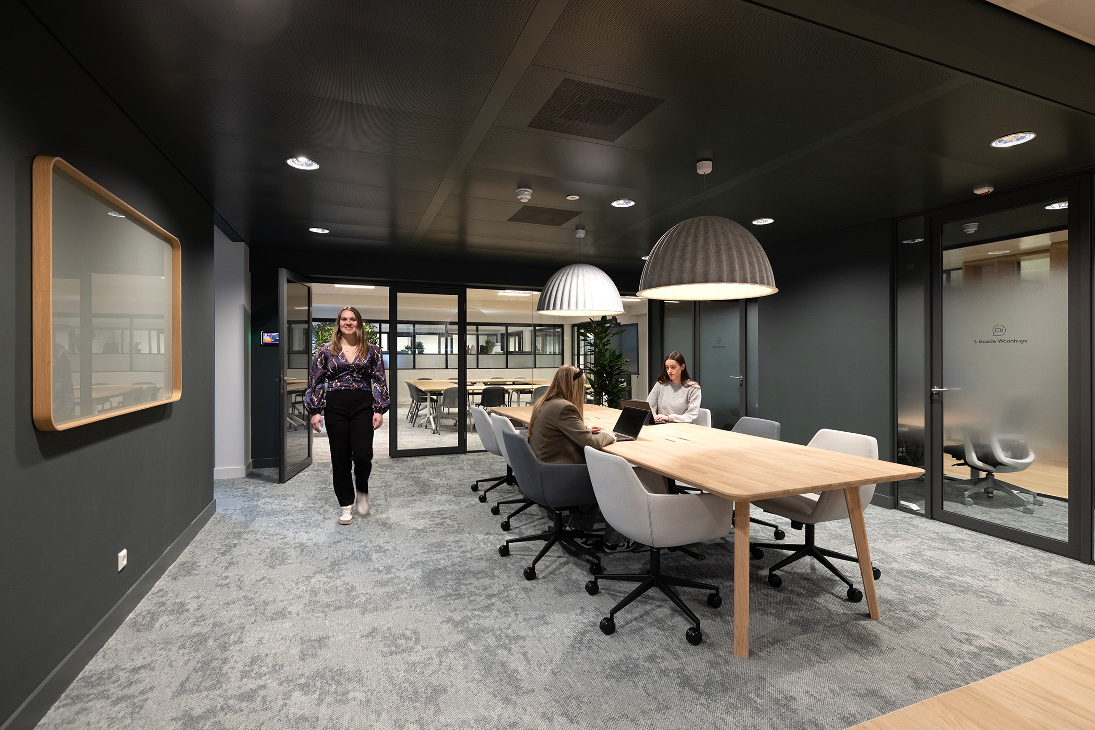Concentratiewerkplekken en overlegruimte