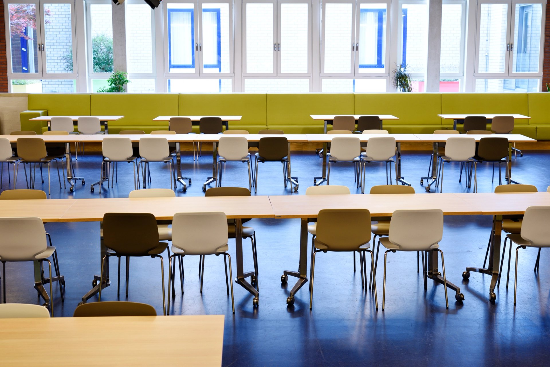 Grote bank in aula
