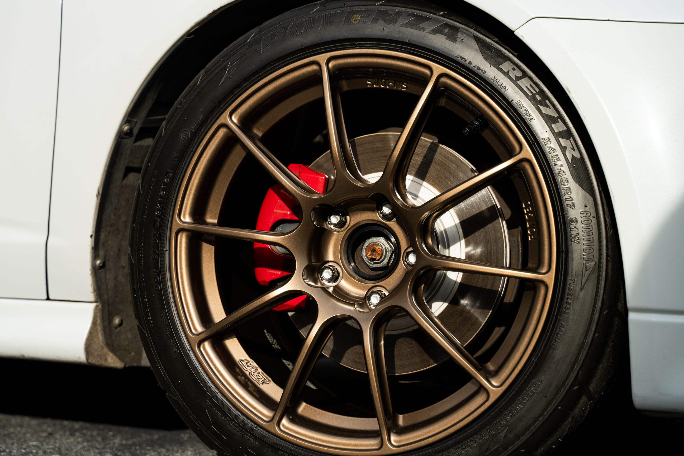 White Acura DC5 RSX with 17" SM-10RS Apex wheels in Satin Bronze