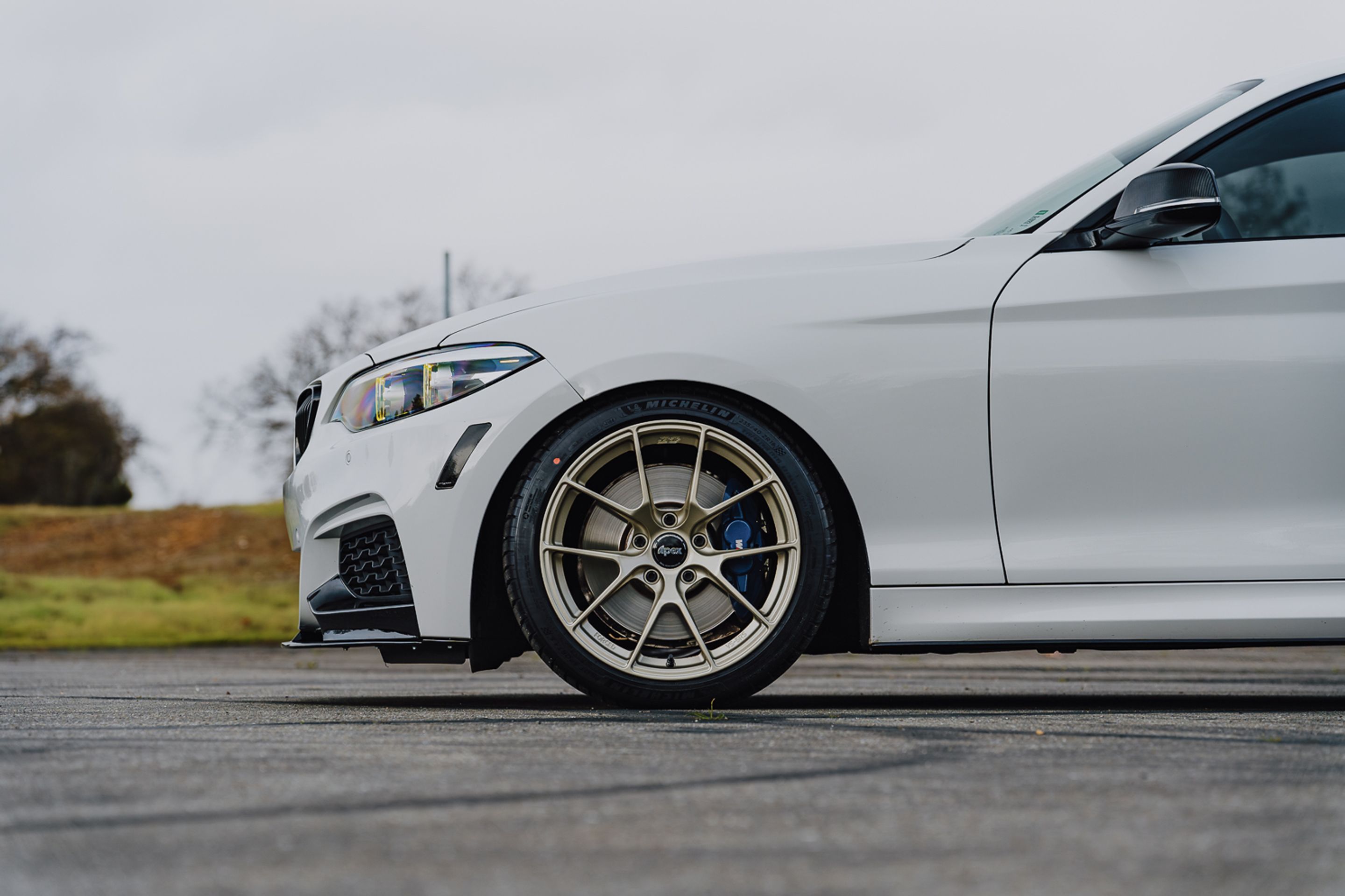 White BMW F22 Coupe 2 Series with 18" VS-5RS Apex wheels in Motorsport Gold