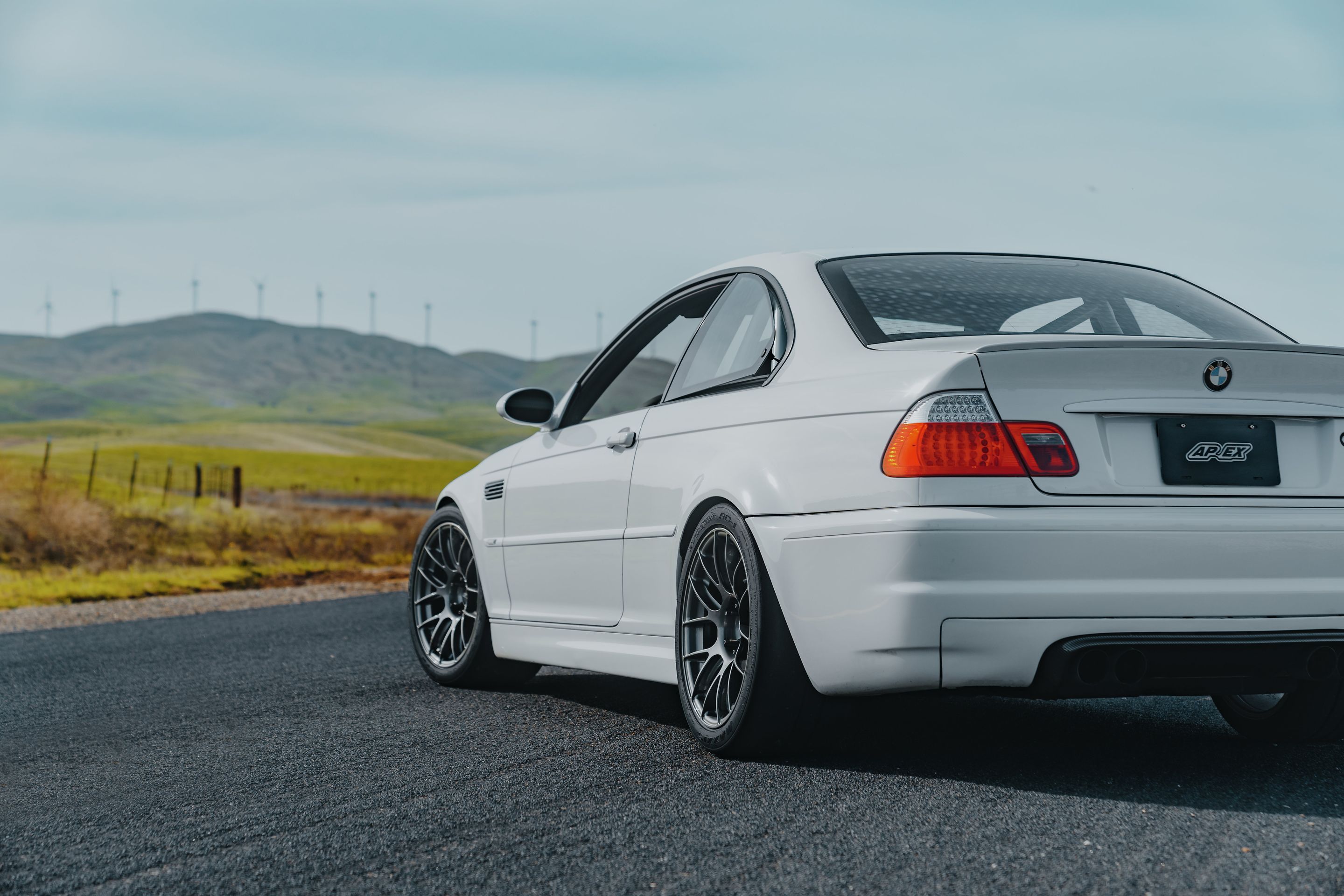 White BMW E46 M3 with 18" EC-7RS Apex wheels in Anthracite