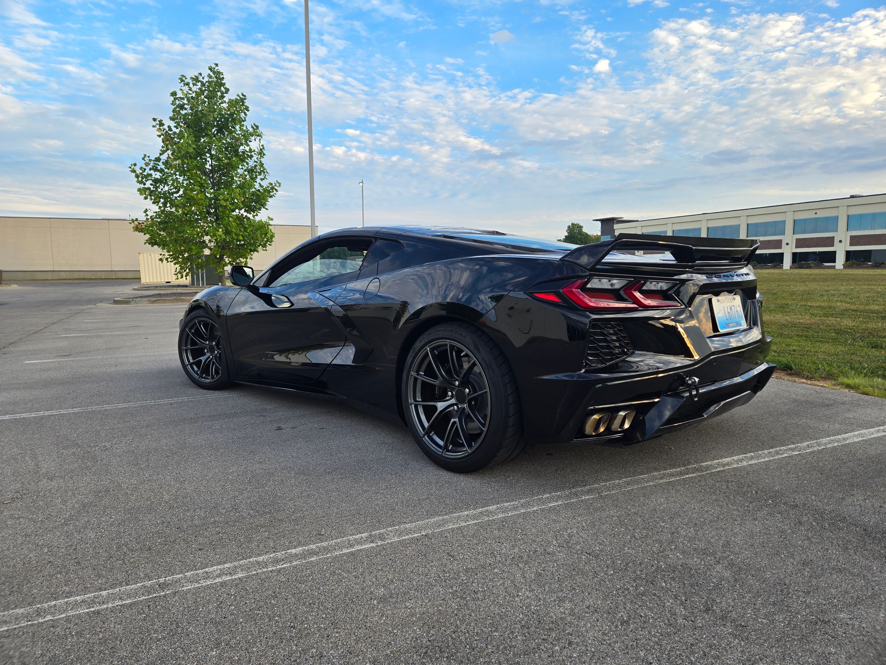 Black Chevrolet C8 Corvette Stingray/Z51 with 18"/19" VS-5RS Apex wheels in Anthracite