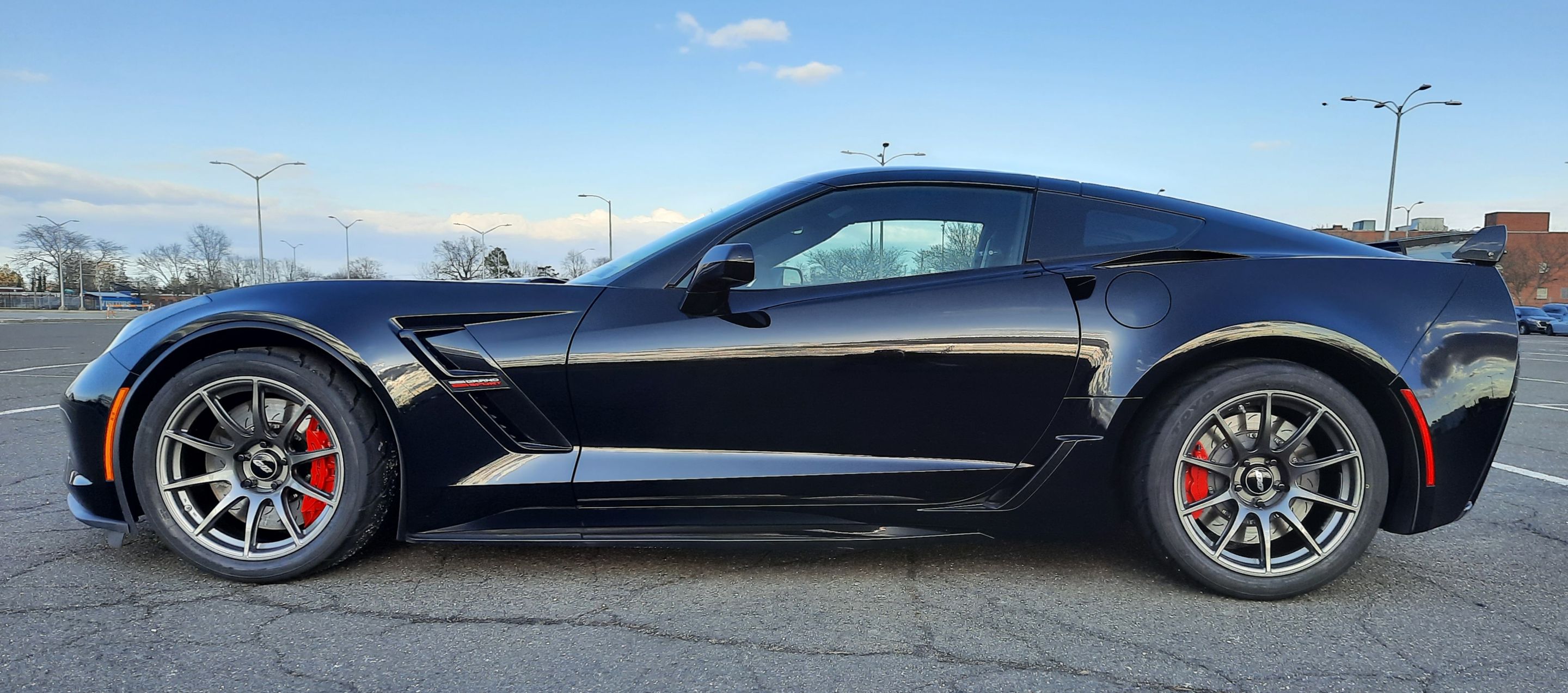 Black Chevrolet C7 Corvette Grand Sport with 18" SM-10 Apex wheels in Anthracite