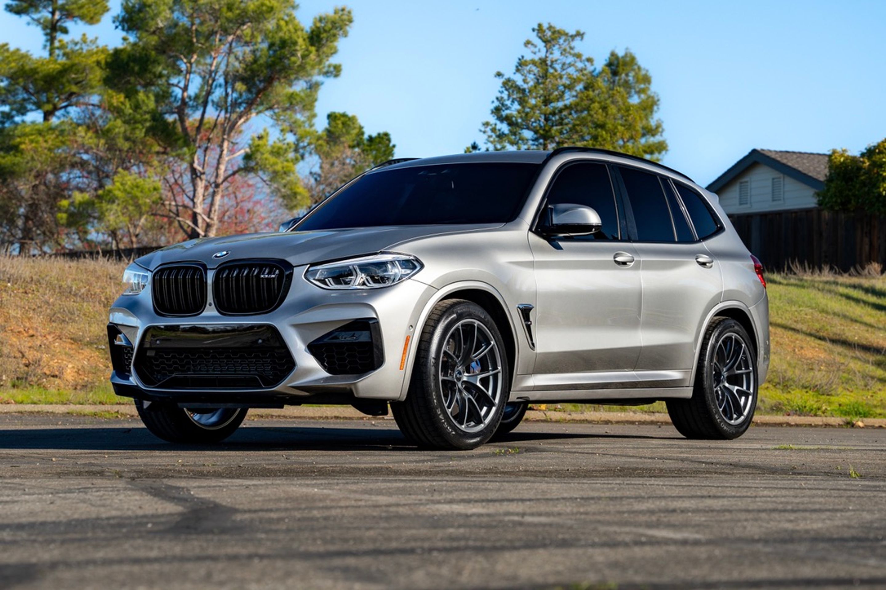 Silver BMW F97 X3M with 20" VS-5RX Apex wheels in Anthracite