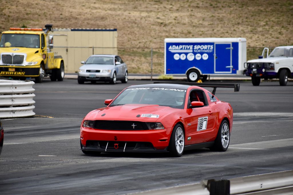 Ford S197 Mustang GT with 18