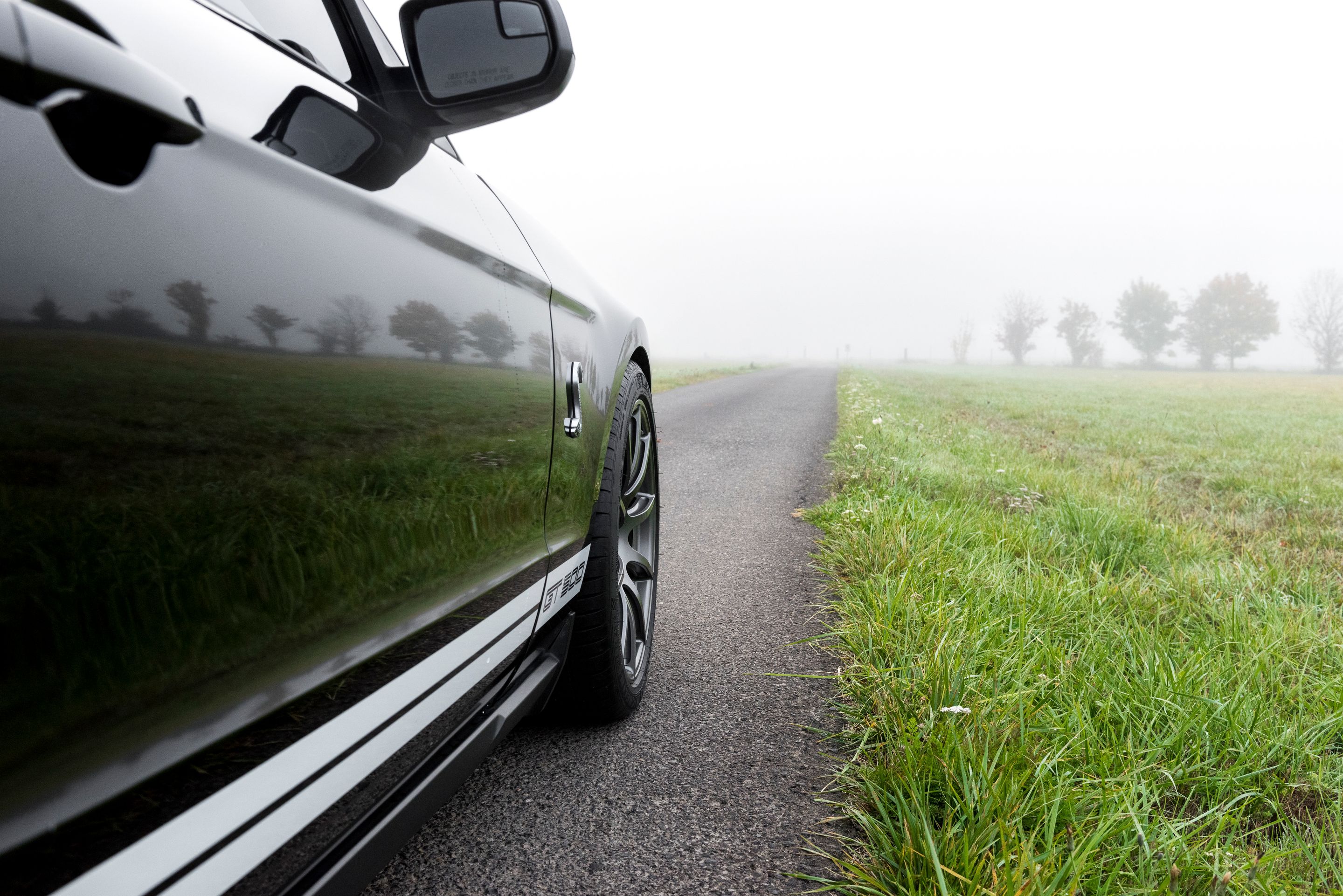 Black Ford S197 Mustang GT500 with 19" SM-10 Apex wheels in Anthracite