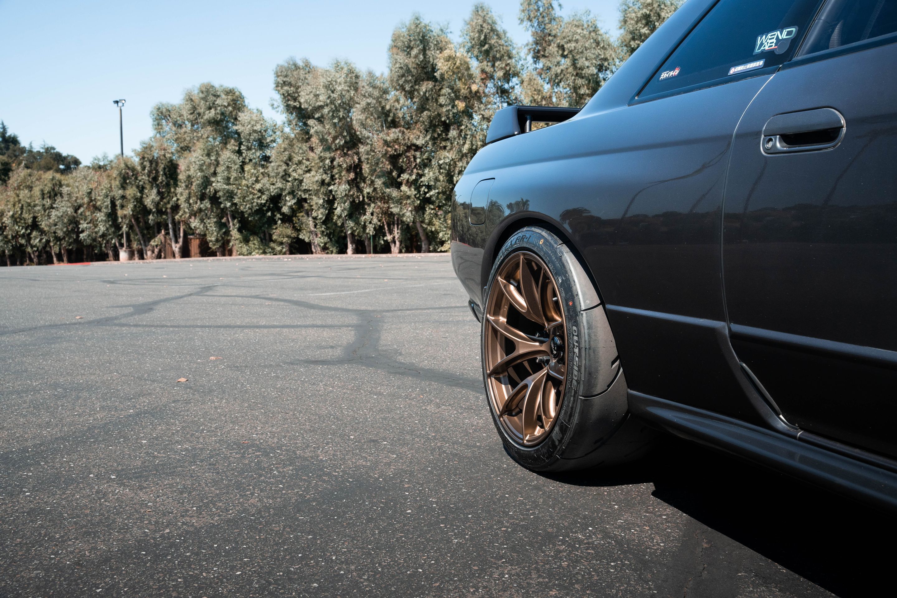 Grey Nissan R32 GT-R with 18" VS-5RS Apex wheels in Satin Bronze