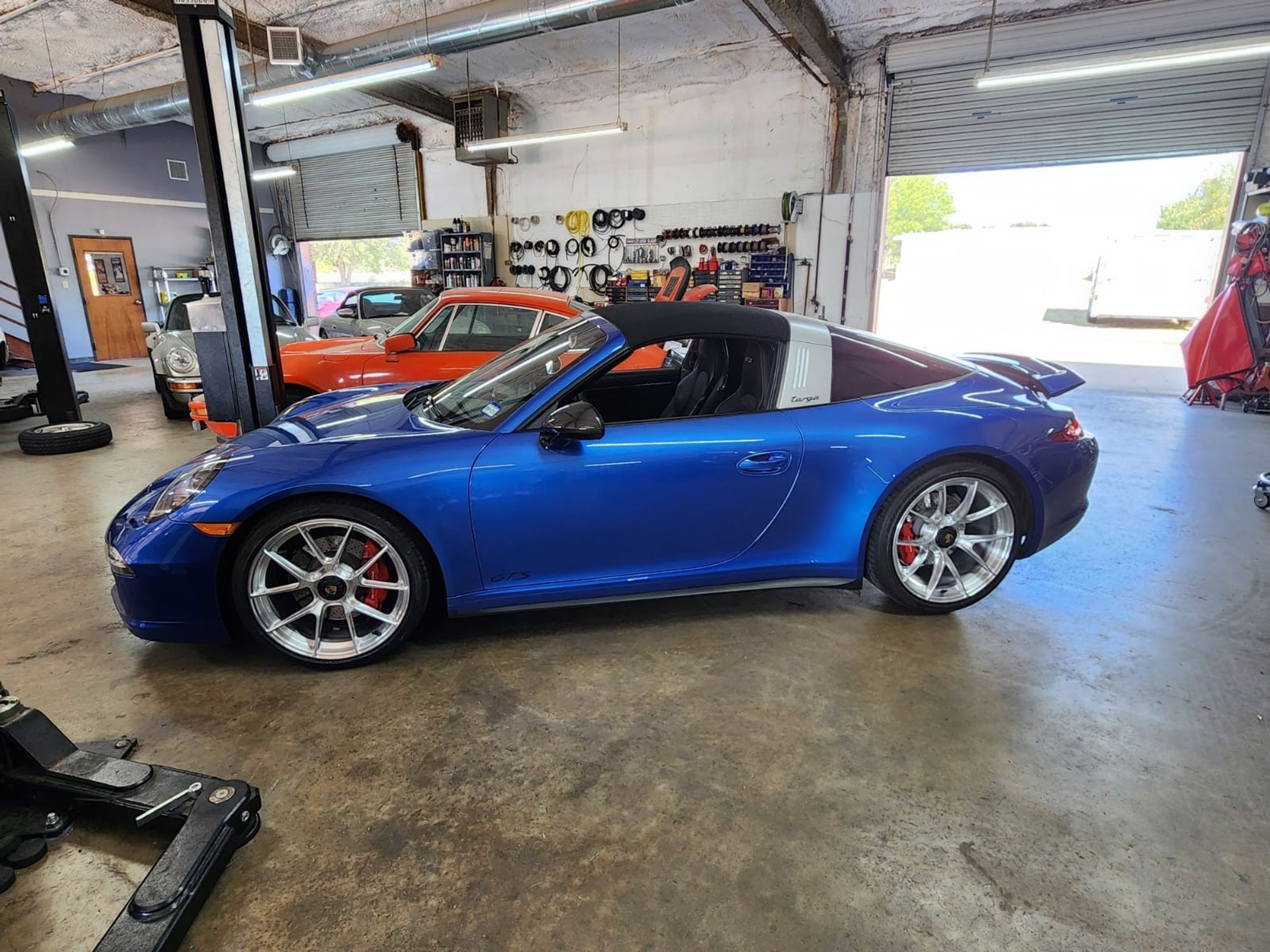 Blue Porsche 911 991.1 Targa 4 GTS with 20" VS-5RS Apex wheels in Brushed Clear