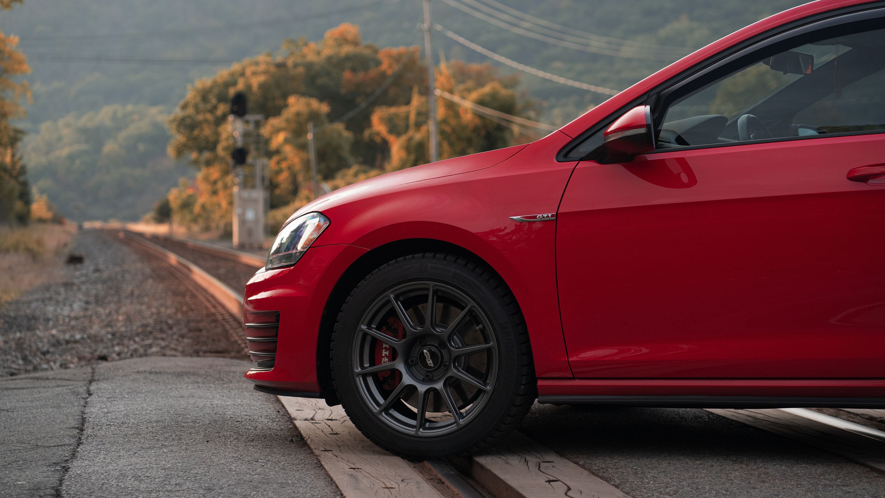 Red VW MK7 GTI with 17" SM-10 Apex wheels in Anthracite