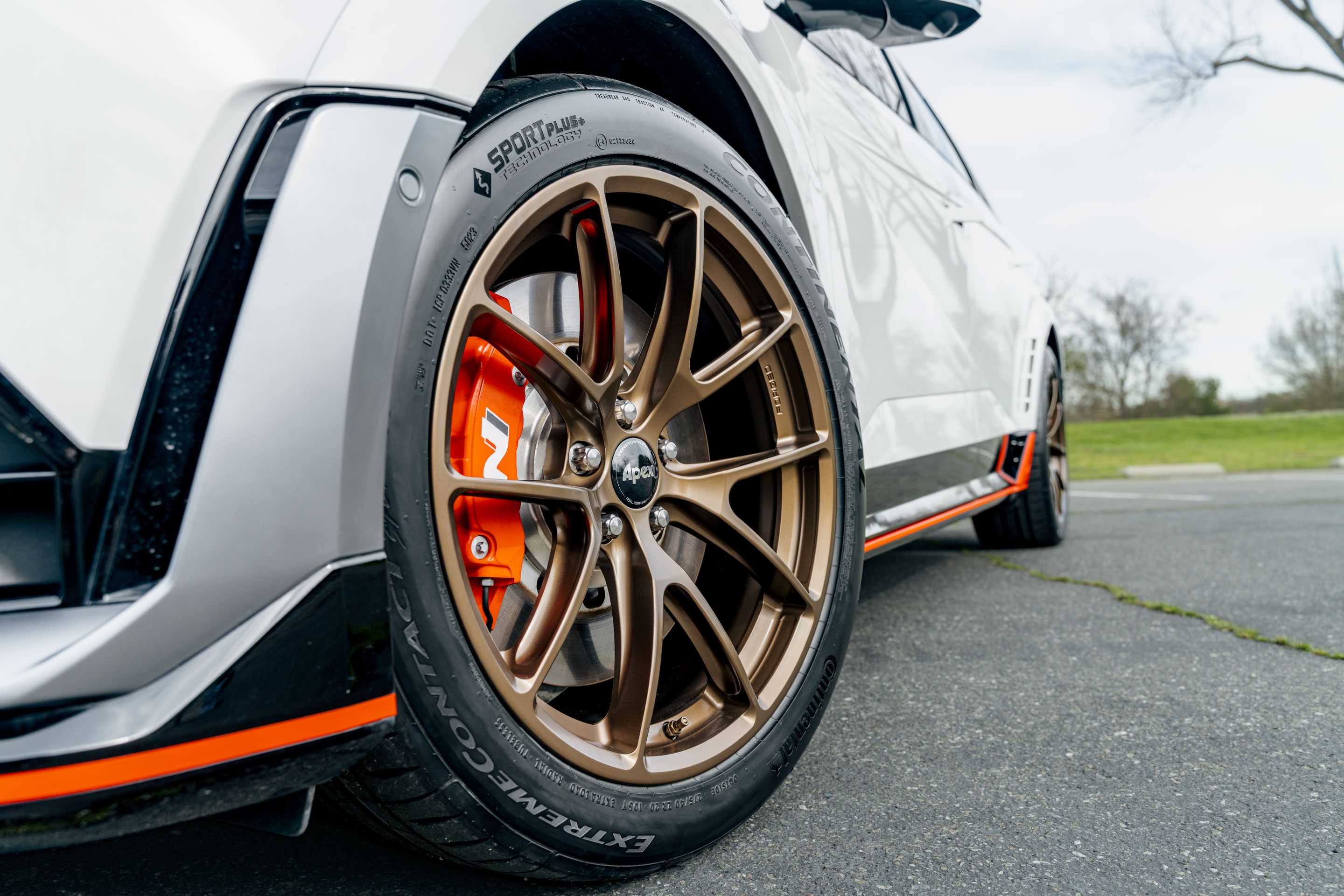 White Hyundai IONIQ 5 N with 20" VS-5RX Apex wheels in Satin Bronze