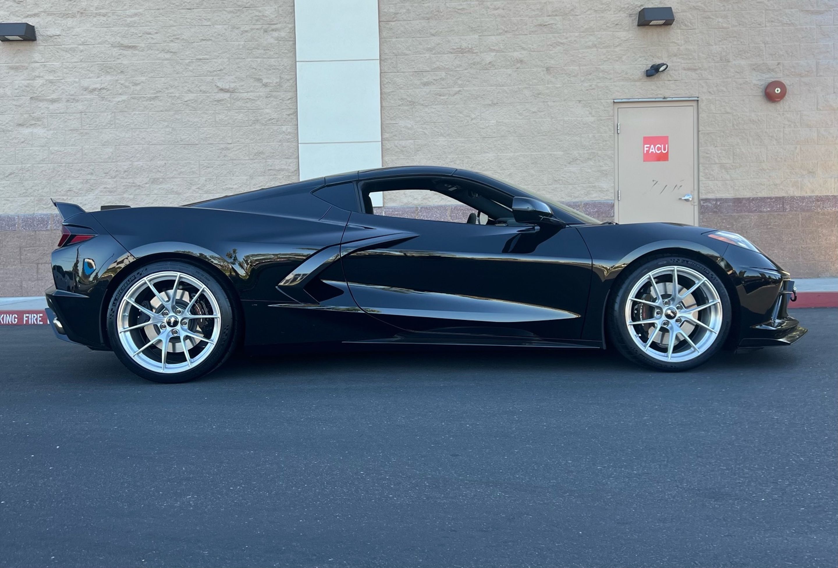 Black Chevrolet C8 Corvette Stingray/Z51 with 19"/20" VS-5RS Apex wheels in Brushed Clear