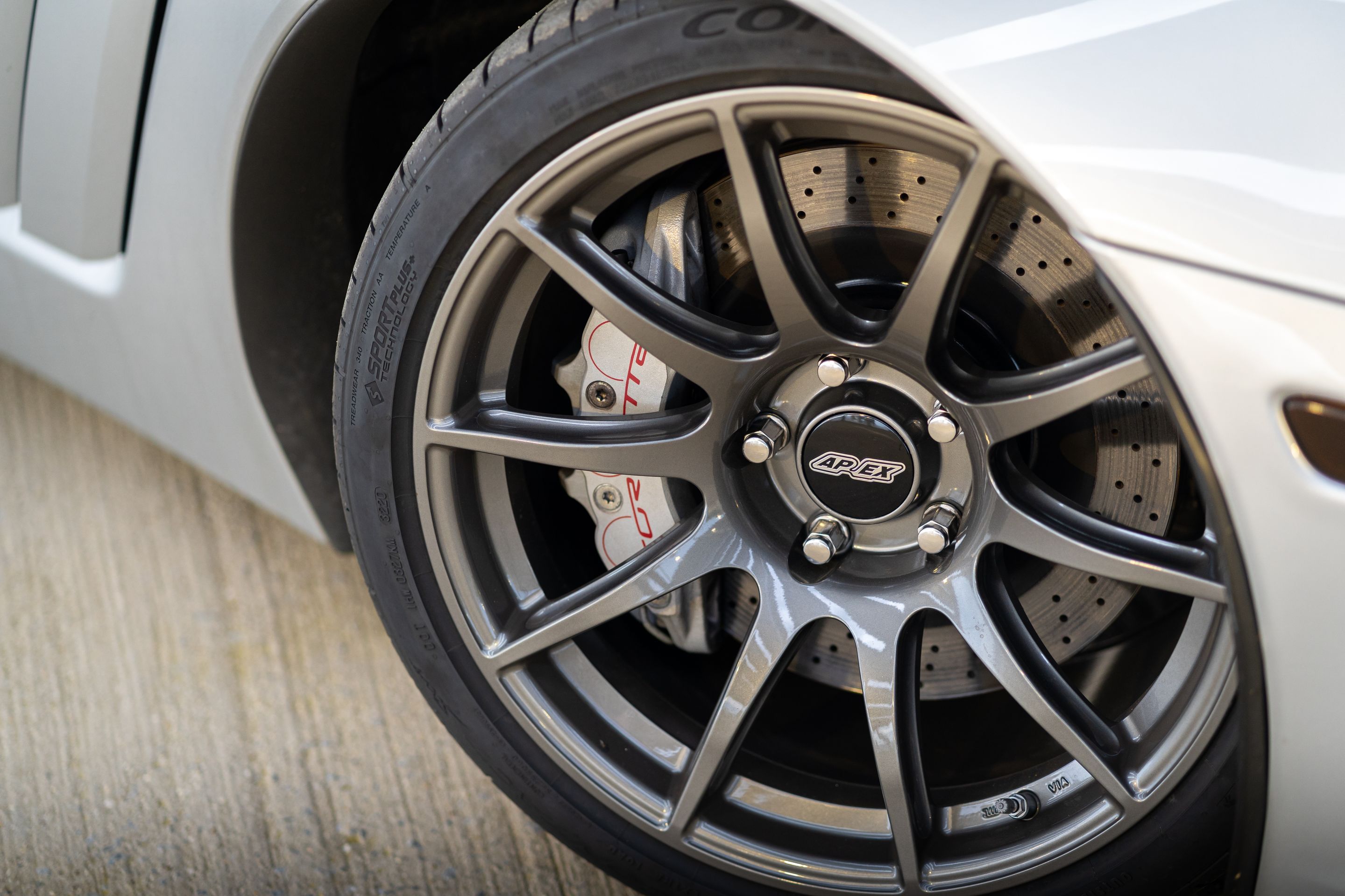 Silver Chevrolet C6 Corvette Grand Sport with 18"/19" SM-10 Apex wheels in Anthracite