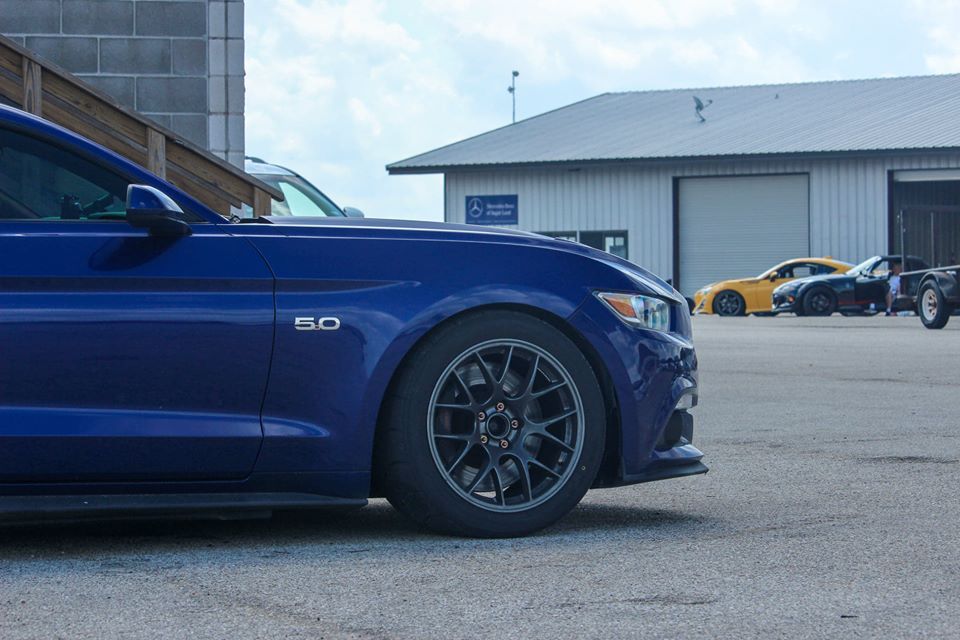 Blue Ford S550 Mustang GT with 18" EC-7 Apex wheels in Anthracite