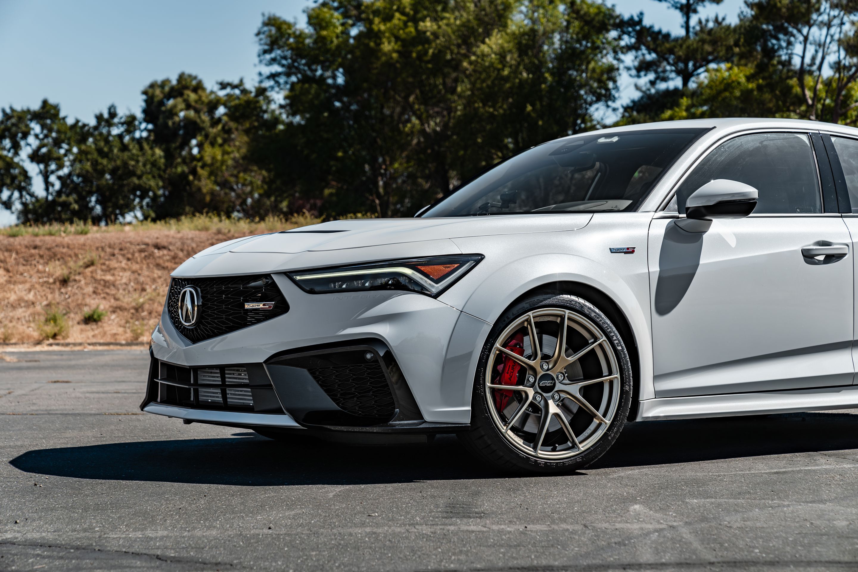 White Acura DE5 Integra Type-S with 19" VS-5RS Apex wheels in Motorsport Gold