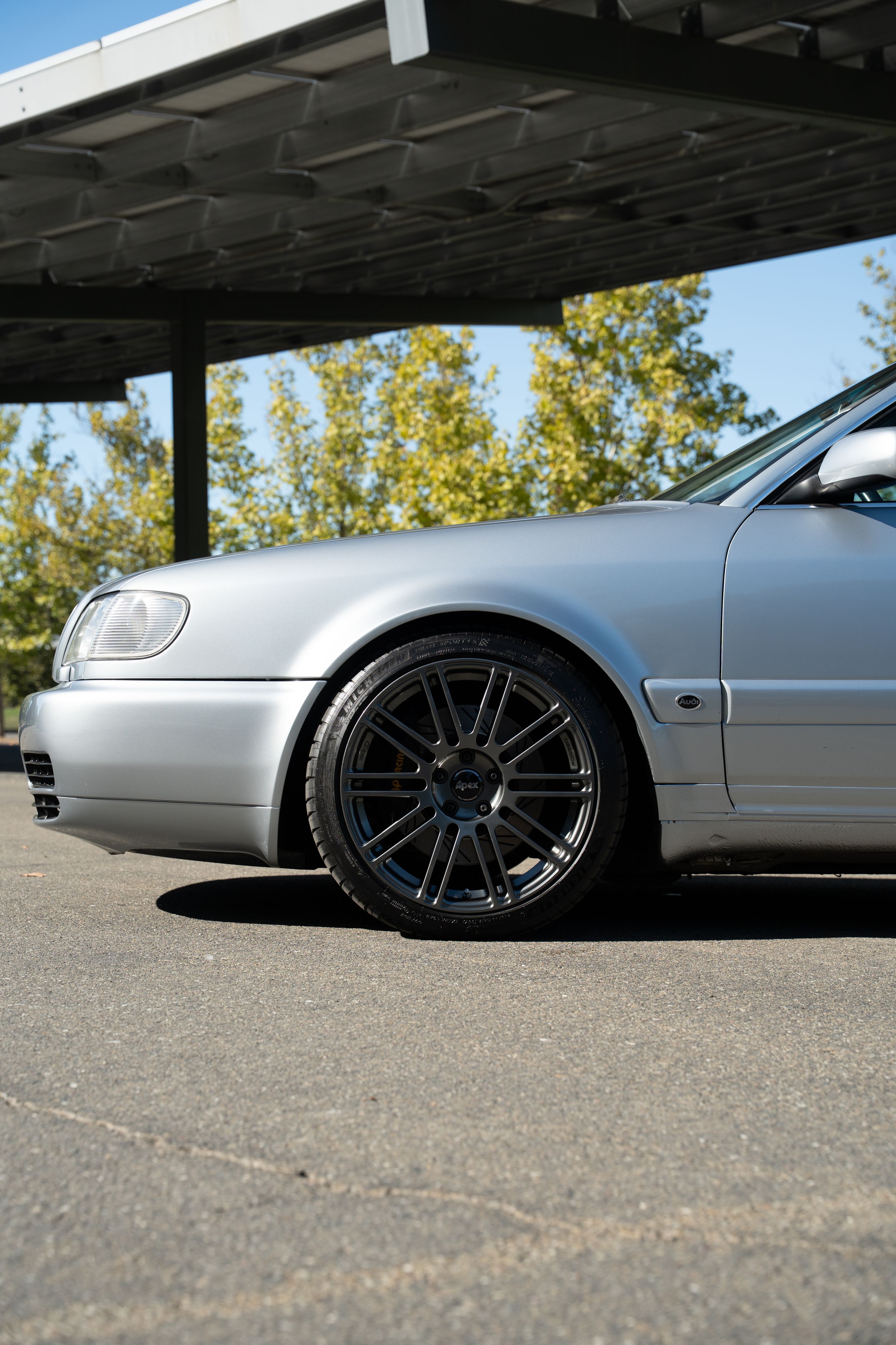 Silver Audi C4 S6 Avant/Wagon with 18" TC-10RT Apex wheels in Anthracite