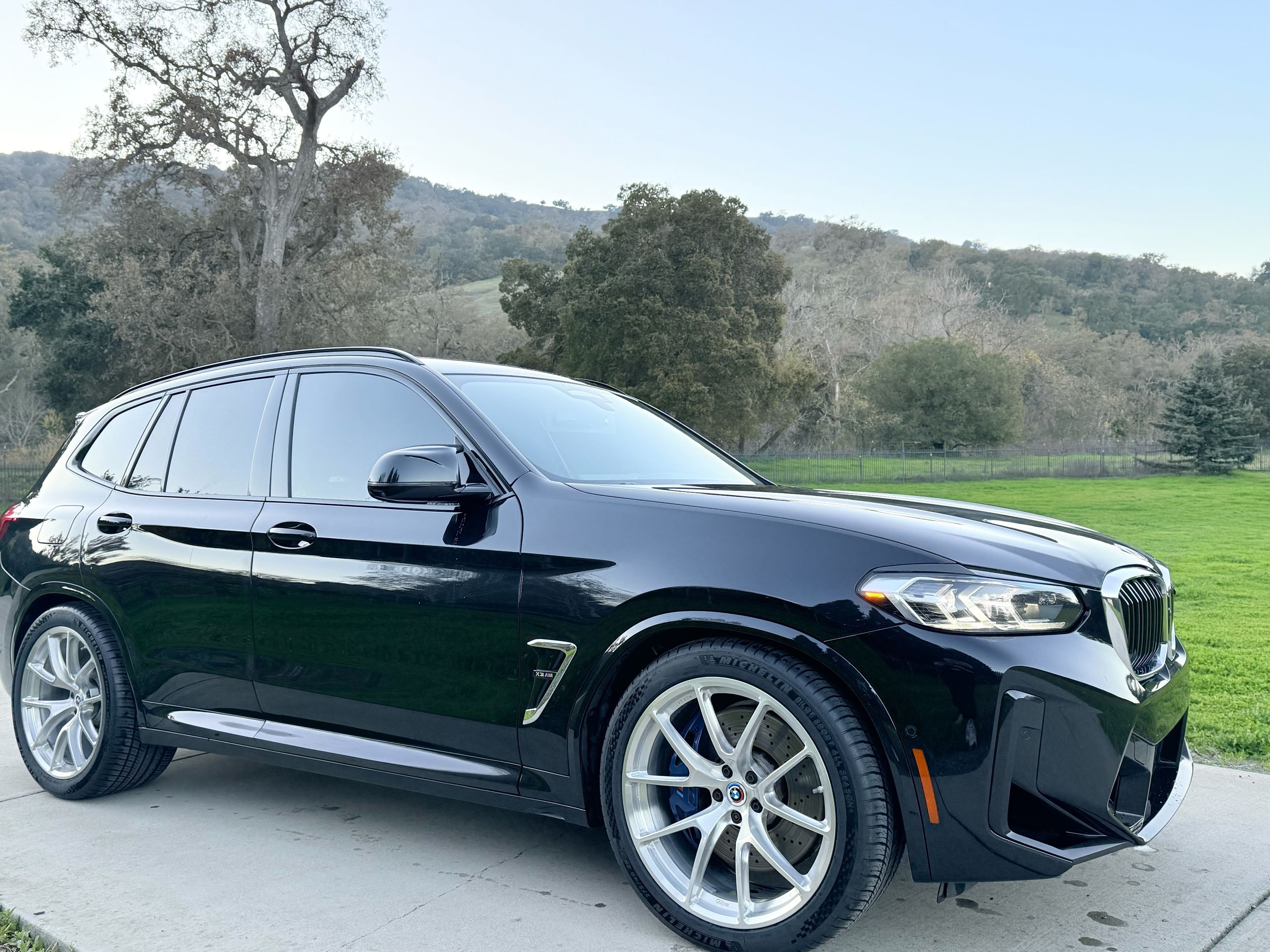 Black BMW F97 X3M with 21" VS-5RX Apex wheels in Brushed Clear