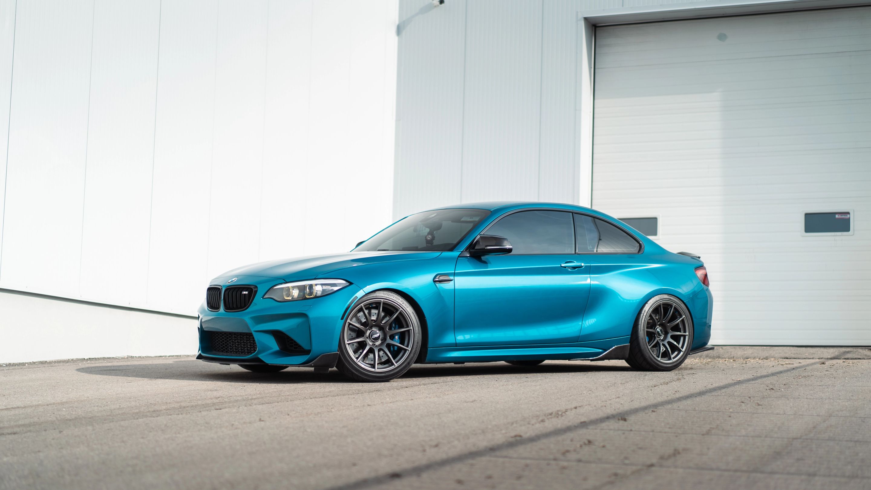 Blue BMW F87 M2 with 18" SM-10 Apex wheels in Anthracite