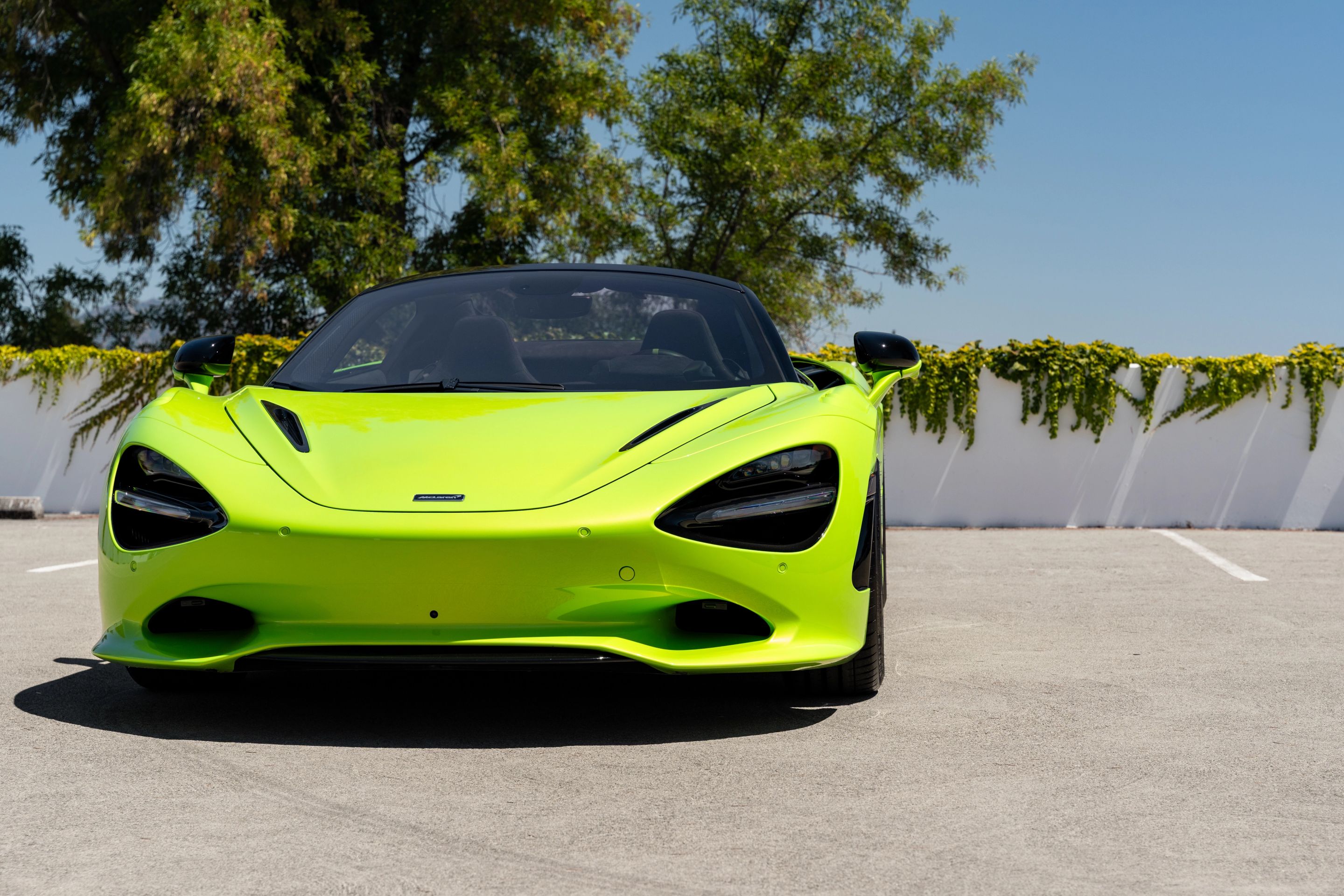 Green McLaren 750S with 19"/20" VS-5RS Apex wheels in Anthracite