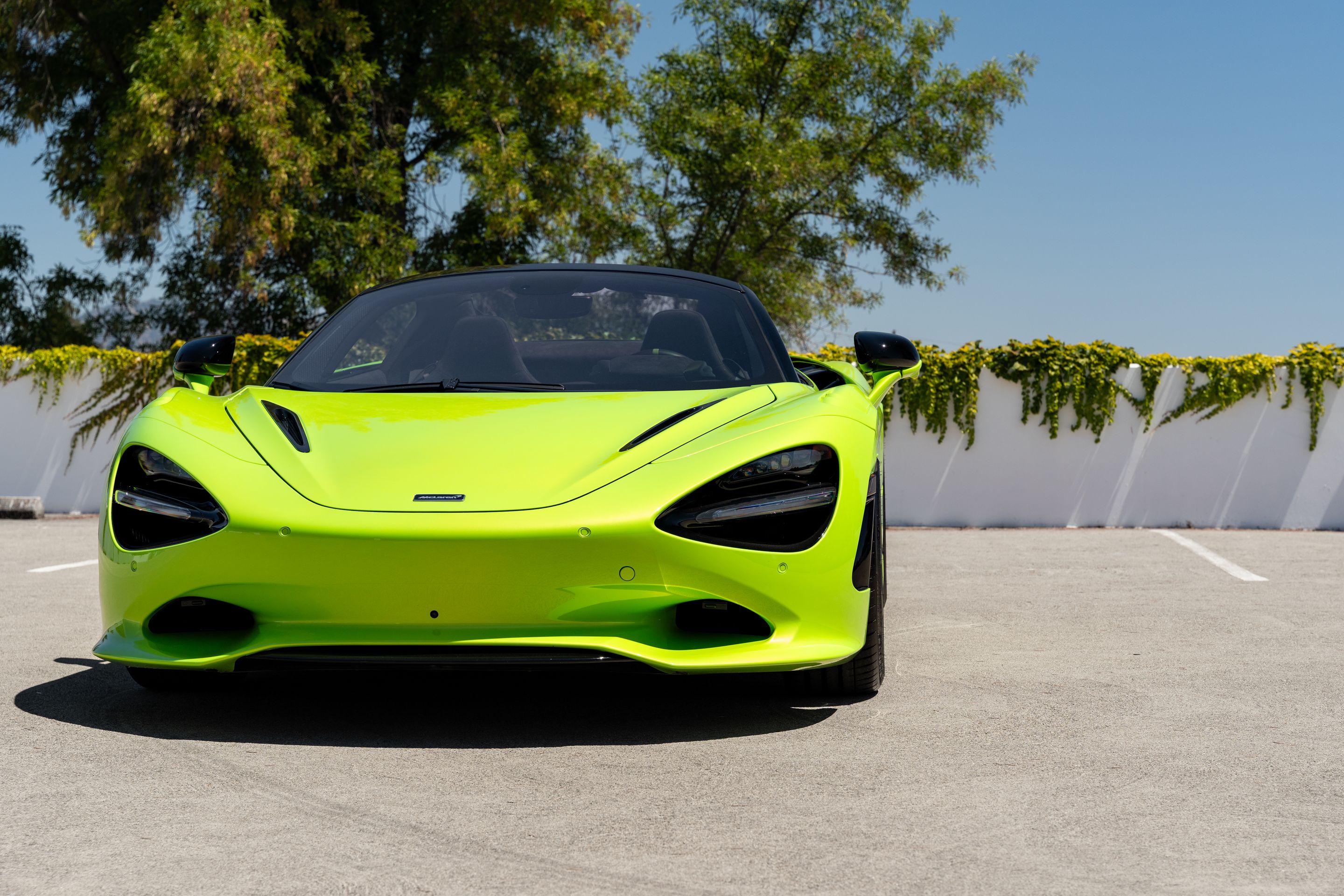 Green McLaren 750S with 19"/20" VS-5RS Apex wheels in Anthracite