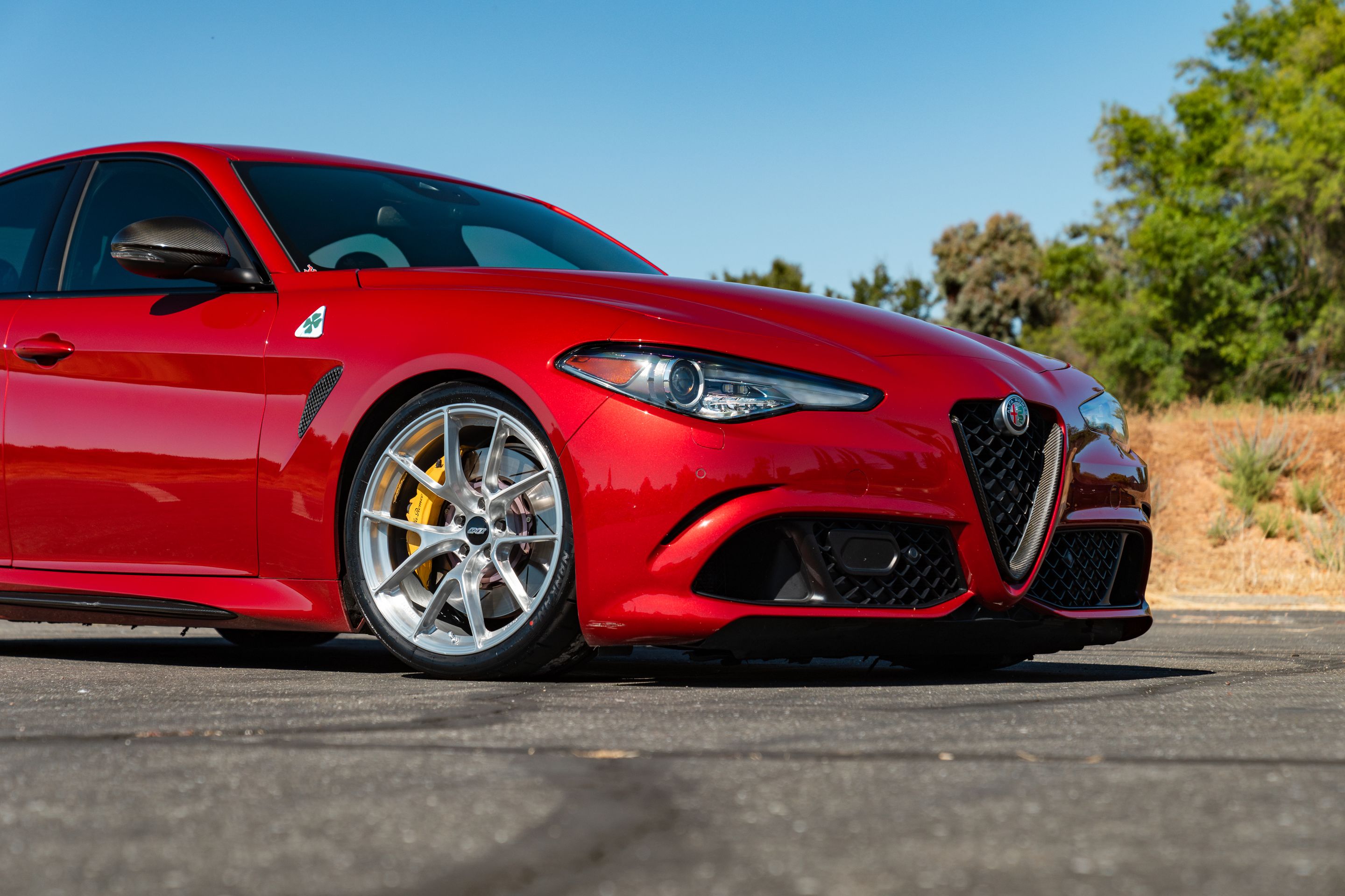 Red Alfa Romeo Giulia Quadrifoglio with 19" VS-5RS Apex wheels in Brushed Clear