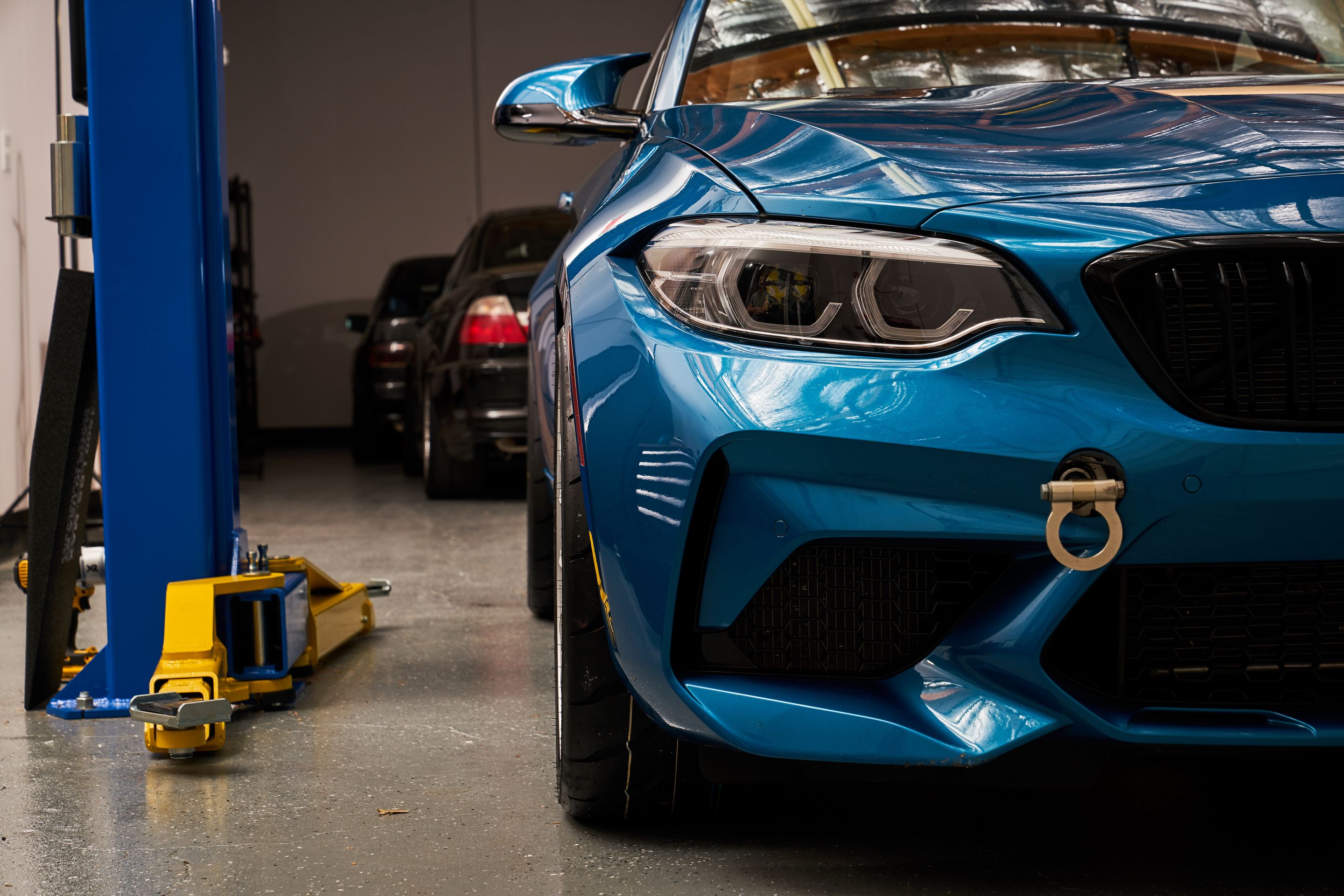 Blue BMW F87 M2 with 19" EC-7 Apex wheels in Race Silver