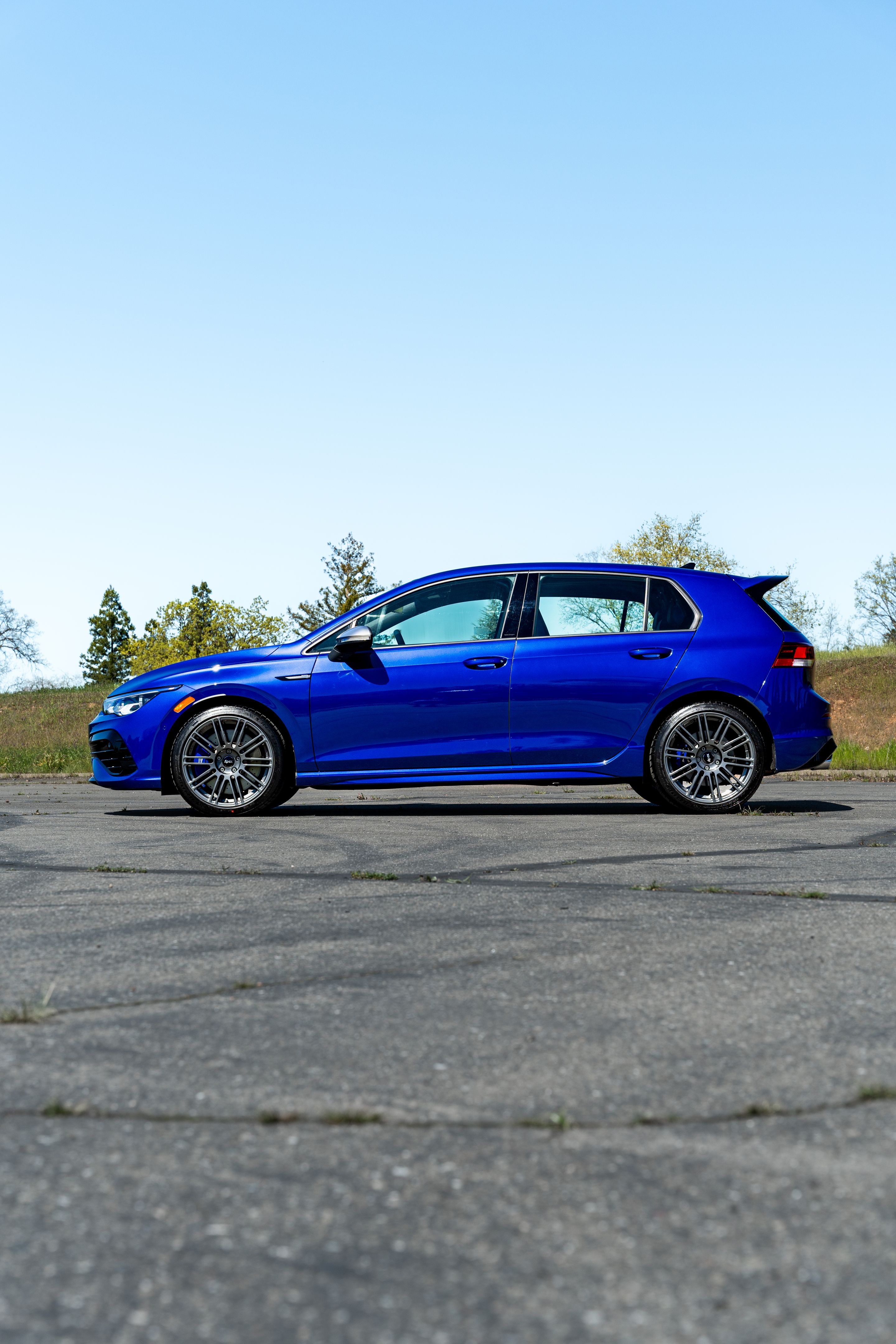 Blue VW MK8 Golf R with 18" TC-10RT Apex wheels in Anthracite