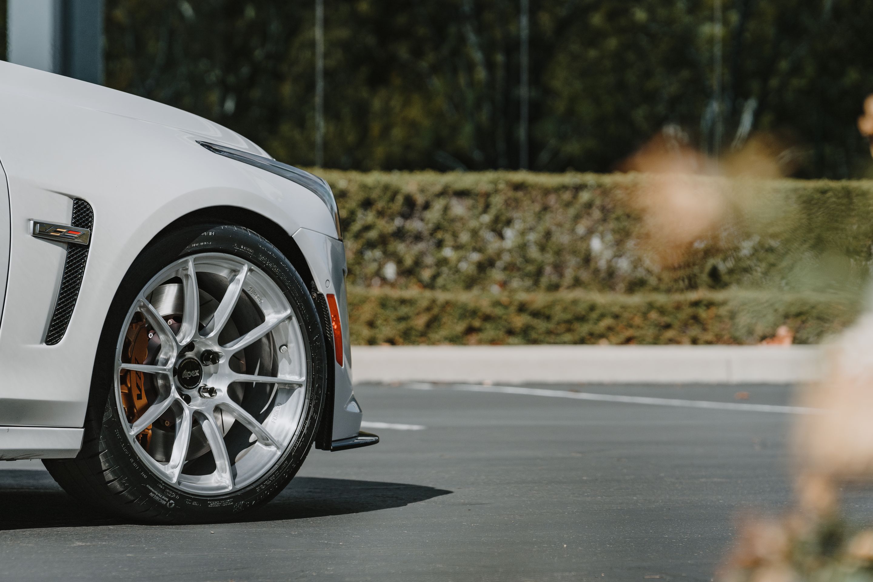 White Cadillac Gen 3 CTS-V with 19" SM-10RS Apex wheels in Brushed Clear