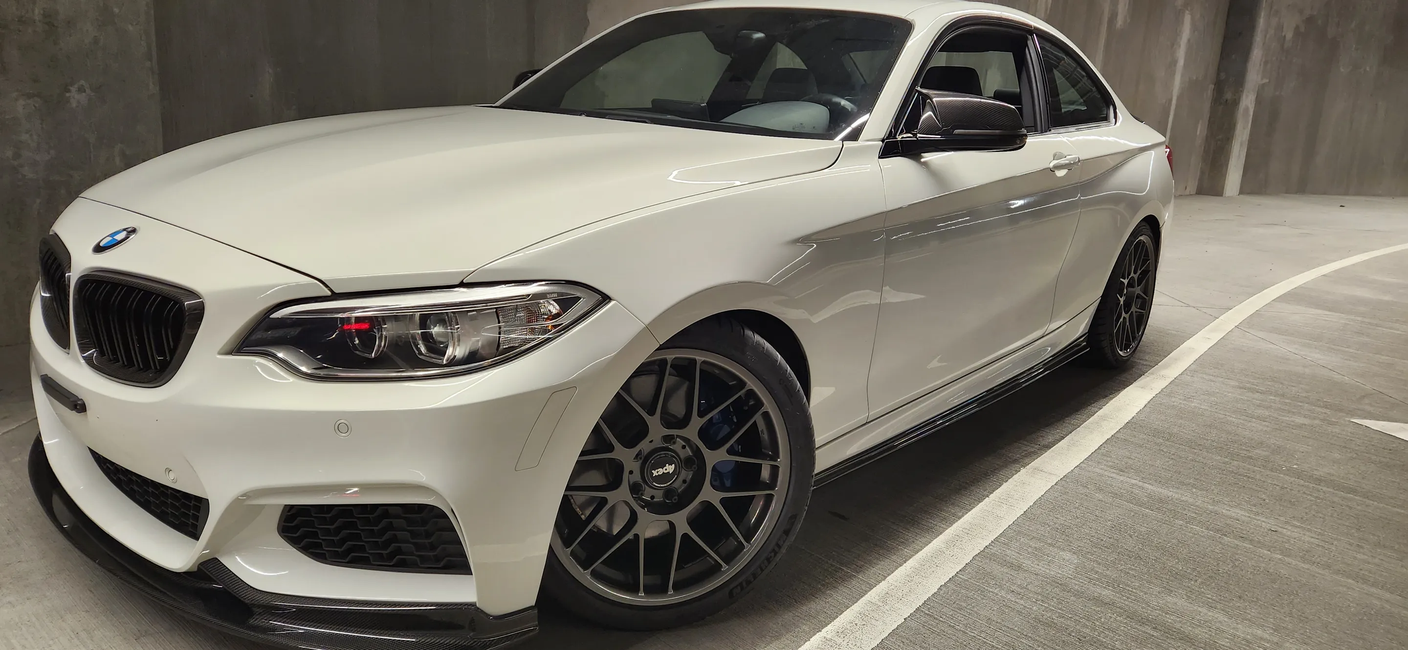 White BMW F22 Coupe 2 Series with 18" ARC-8 Apex wheels in Anthracite