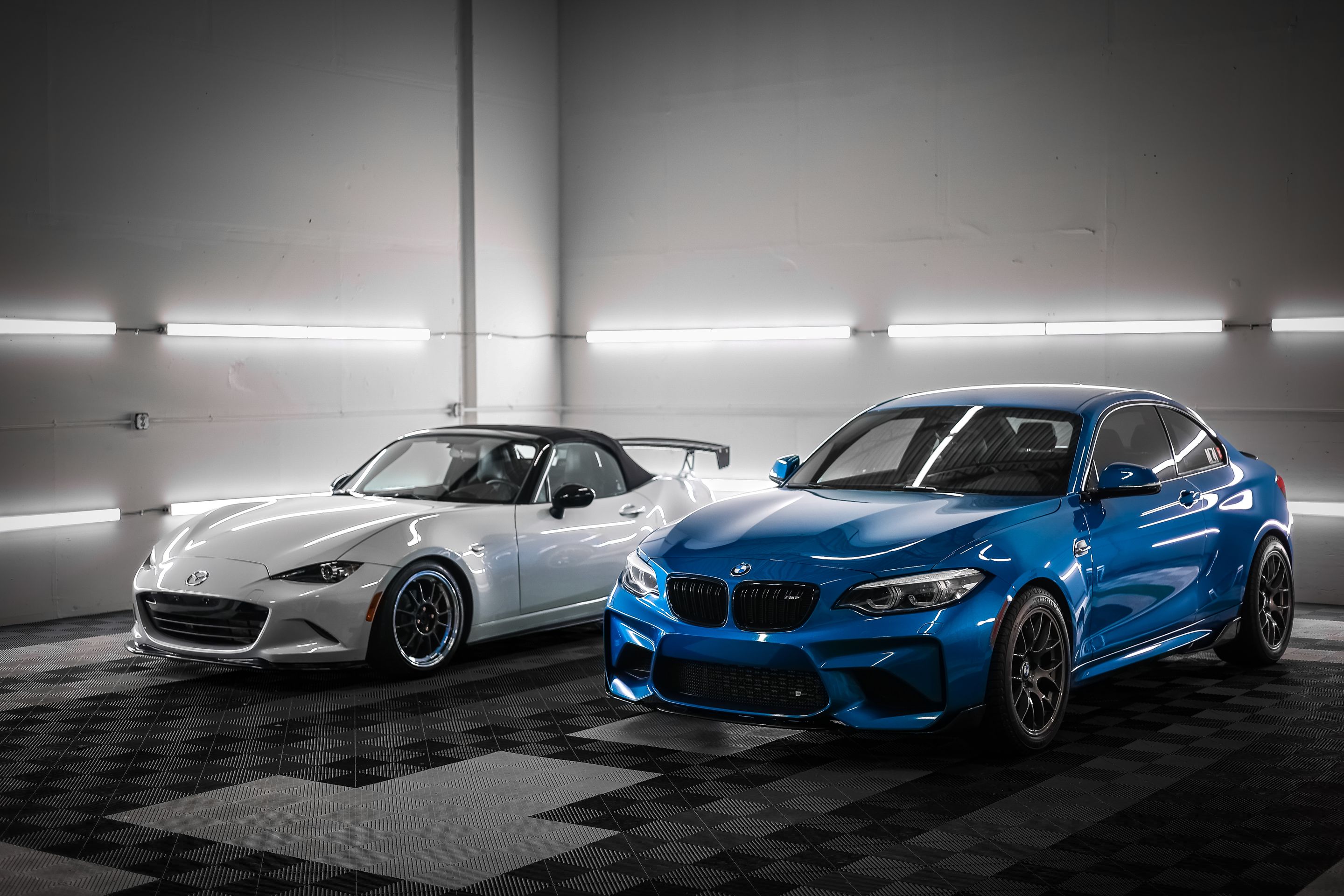 Blue BMW F87 M2 with 18" EC-7 Apex wheels in Anthracite