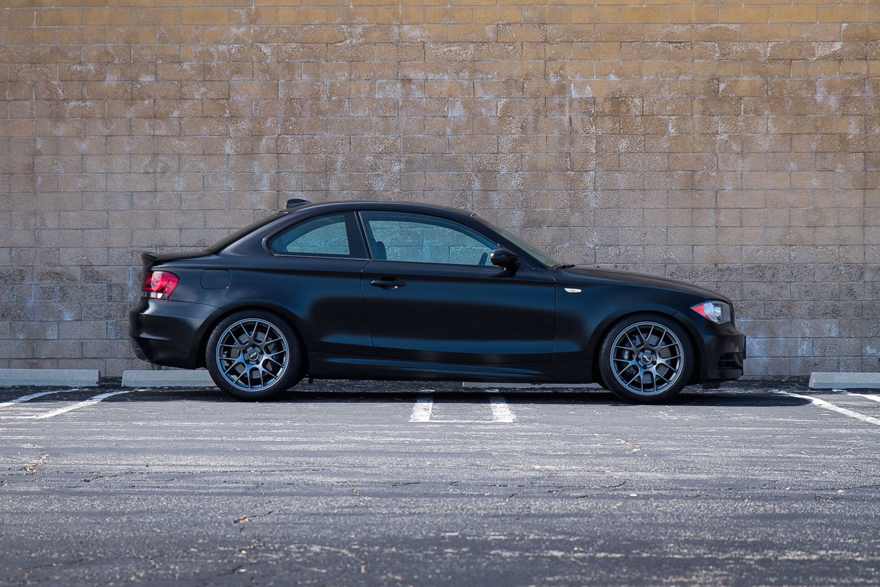Black BMW E82 Coupe 1 Series with 18" EC-7 Apex wheels in Anthracite