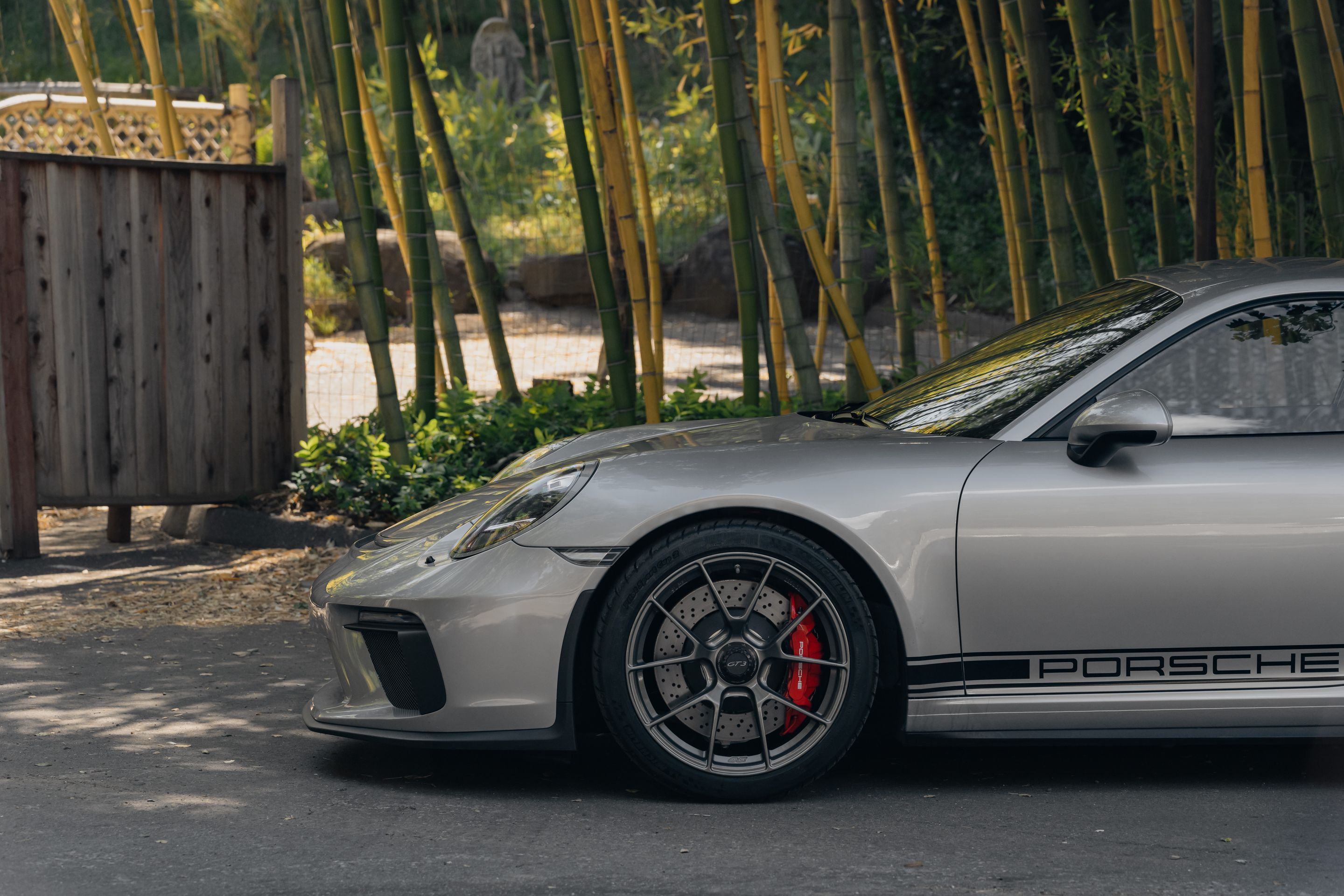 Silver Porsche 911 991.2 GT3 with 19" VS-5RS Apex wheels in Anthracite