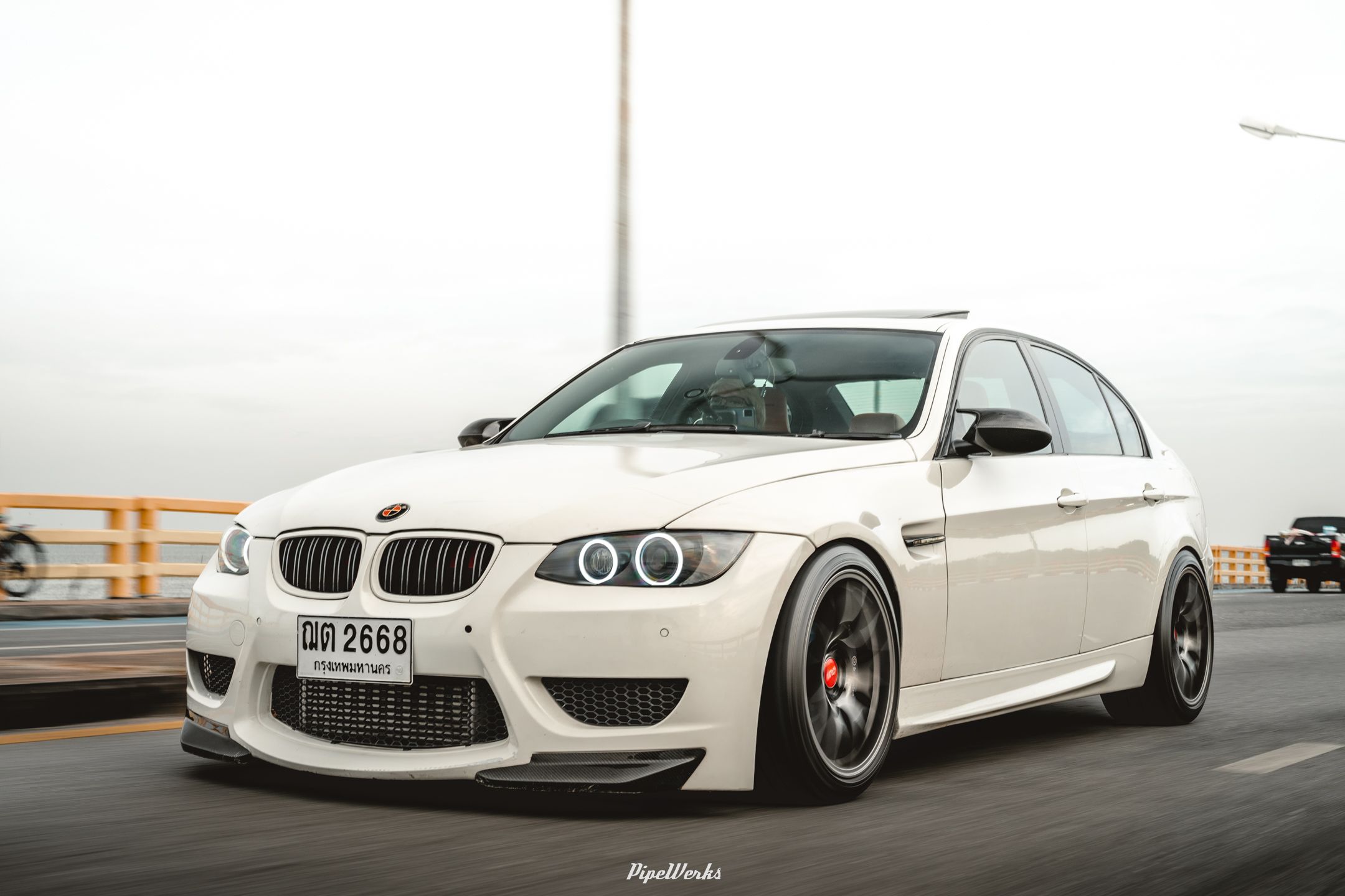 White BMW E90 Sedan 3 Series with 18" EC-7 Apex wheels in Anthracite
