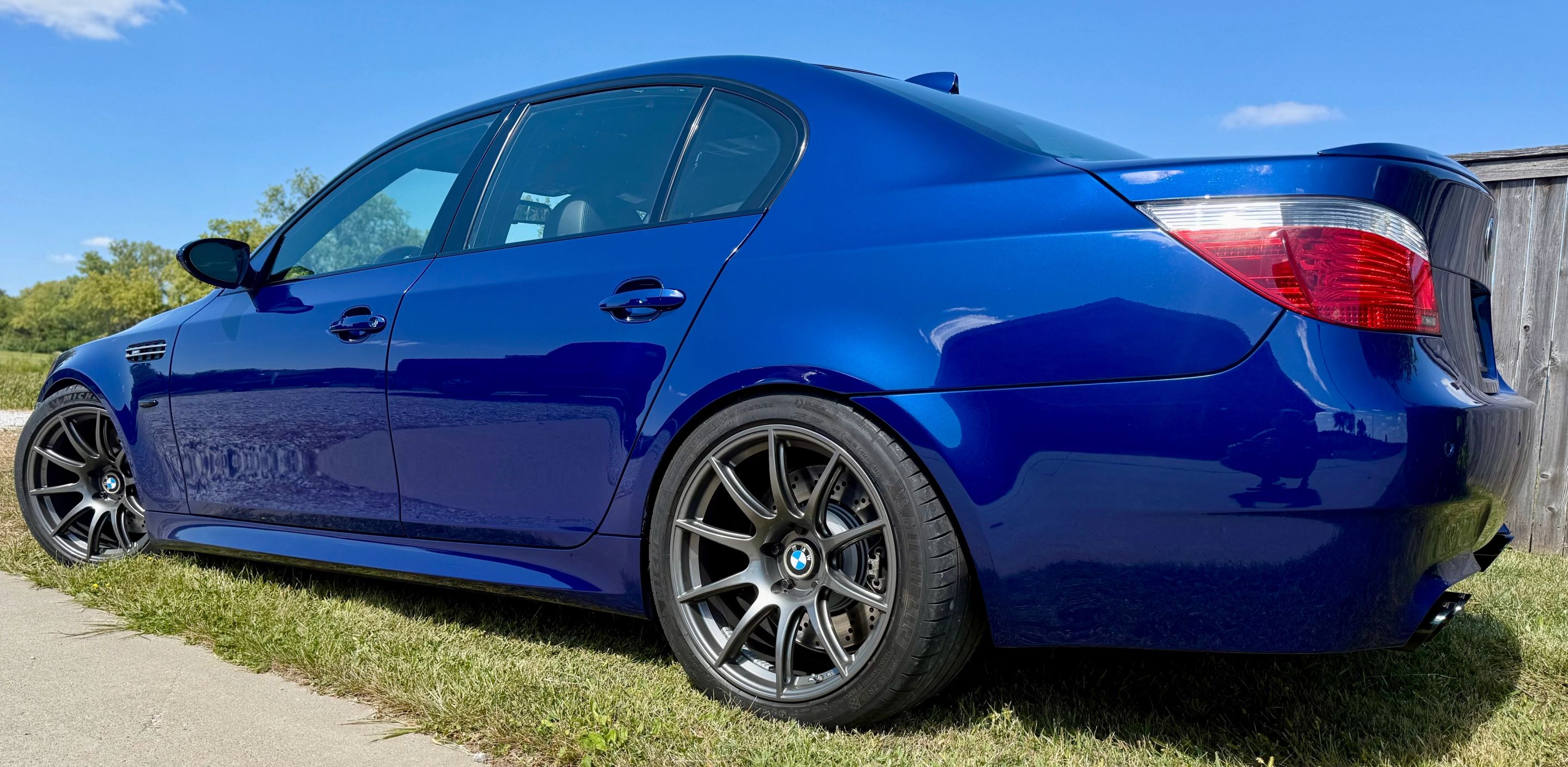 Blue BMW E60 M5 with 19" SM-10 Apex wheels in Anthracite