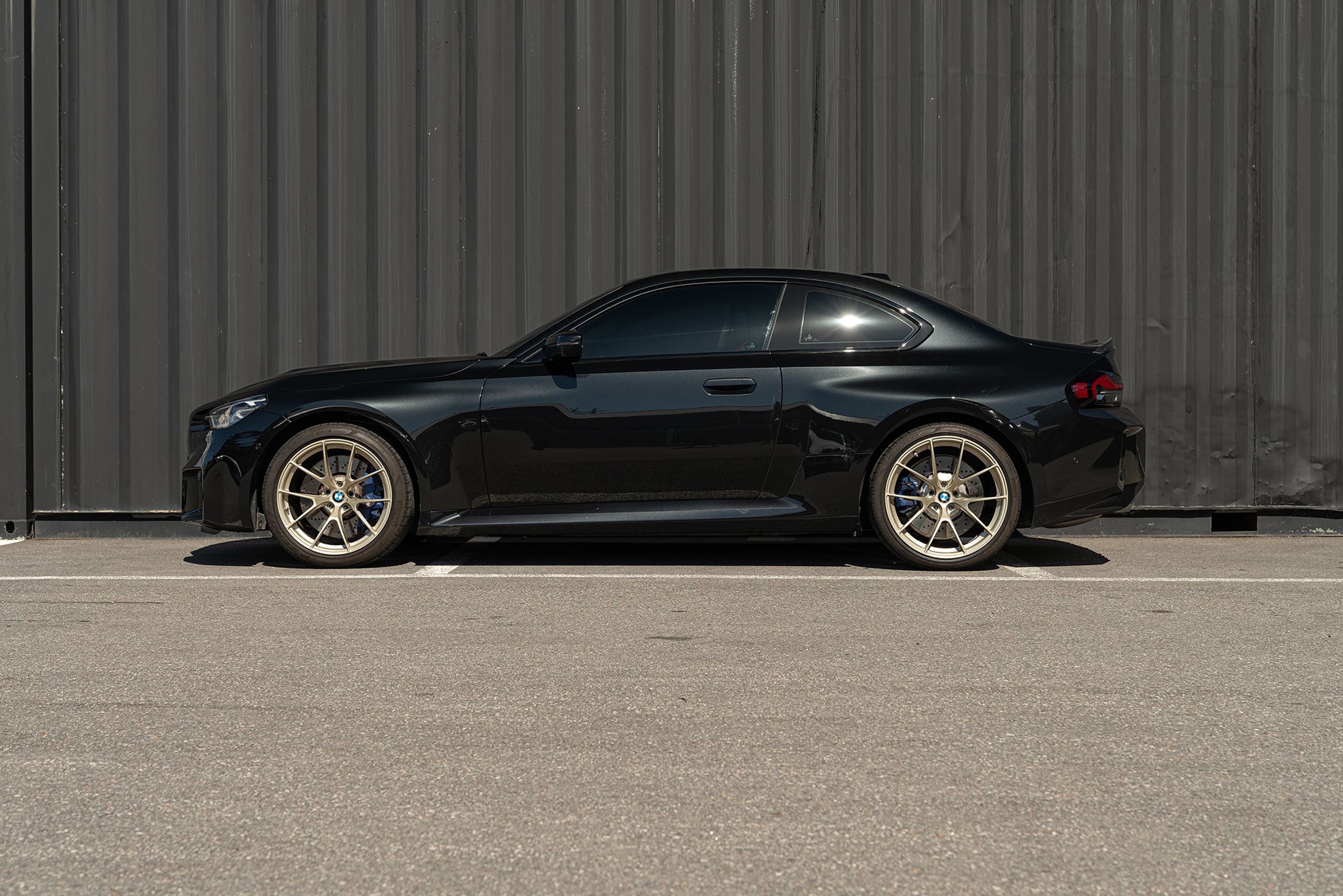 Black BMW G87 M2 with 19"/20" VS-5RS Apex wheels in Motorsport Gold