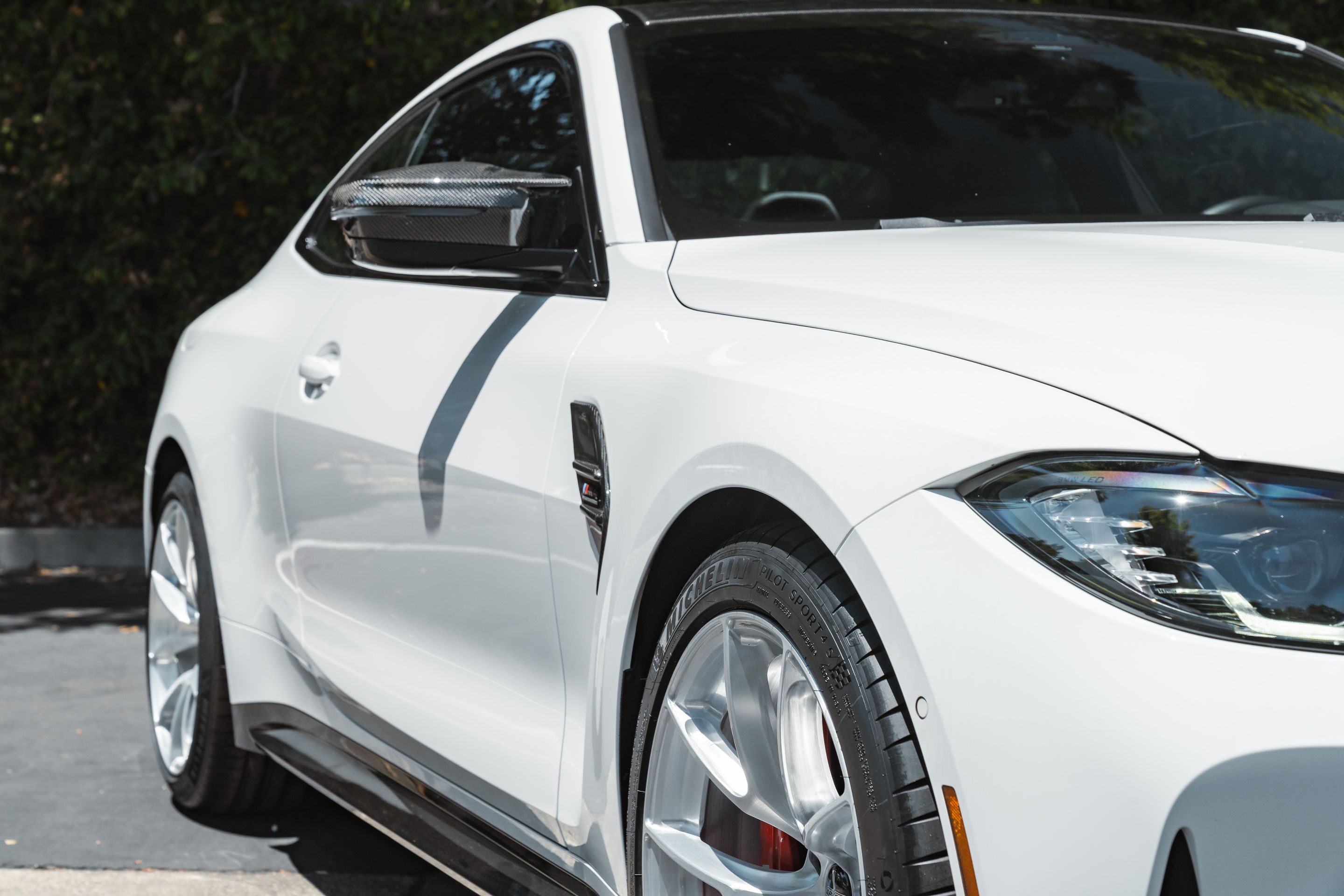 White BMW G82 Coupe M4 with 19" VS-5RS Apex wheels in Brushed Clear