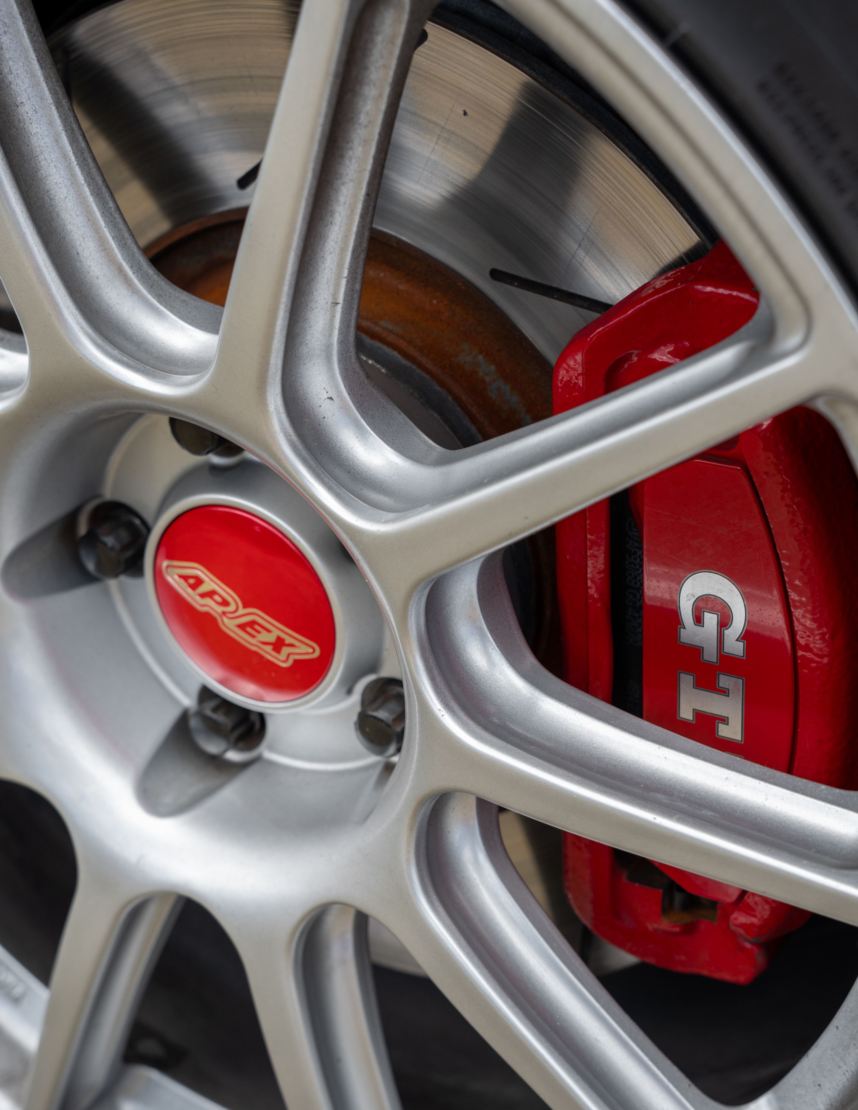 White VW MK7 GTI with 18" SM-10 Apex wheels in Race Silver